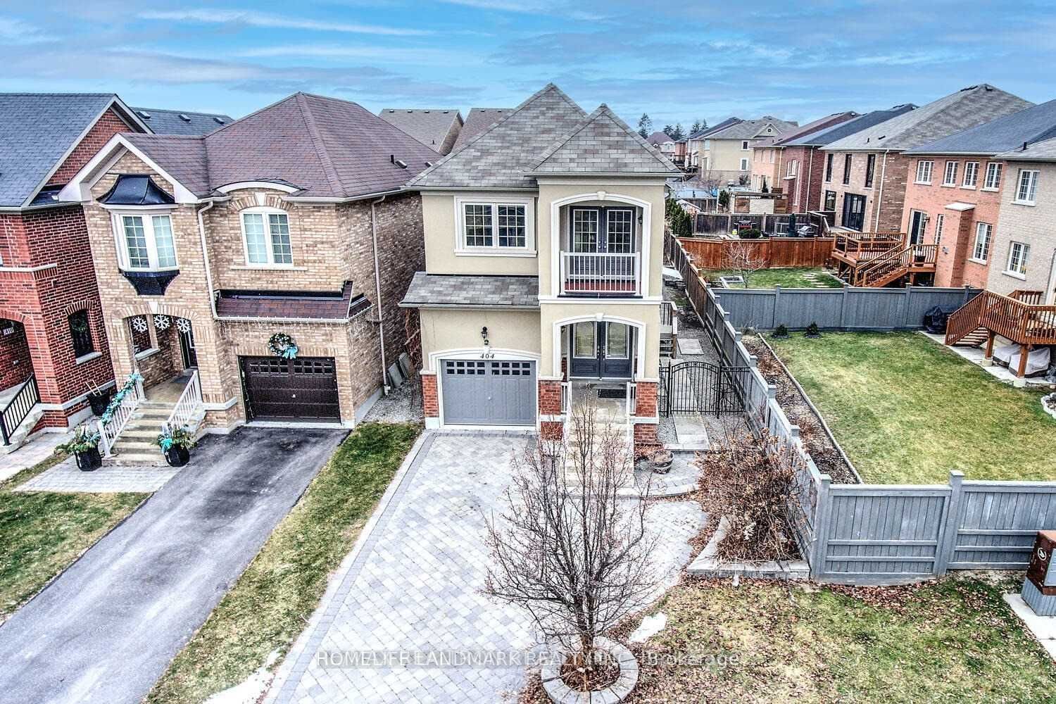 404 Lady Nadia Drive E, Vaughan, ON L6A 4E8 photo 2