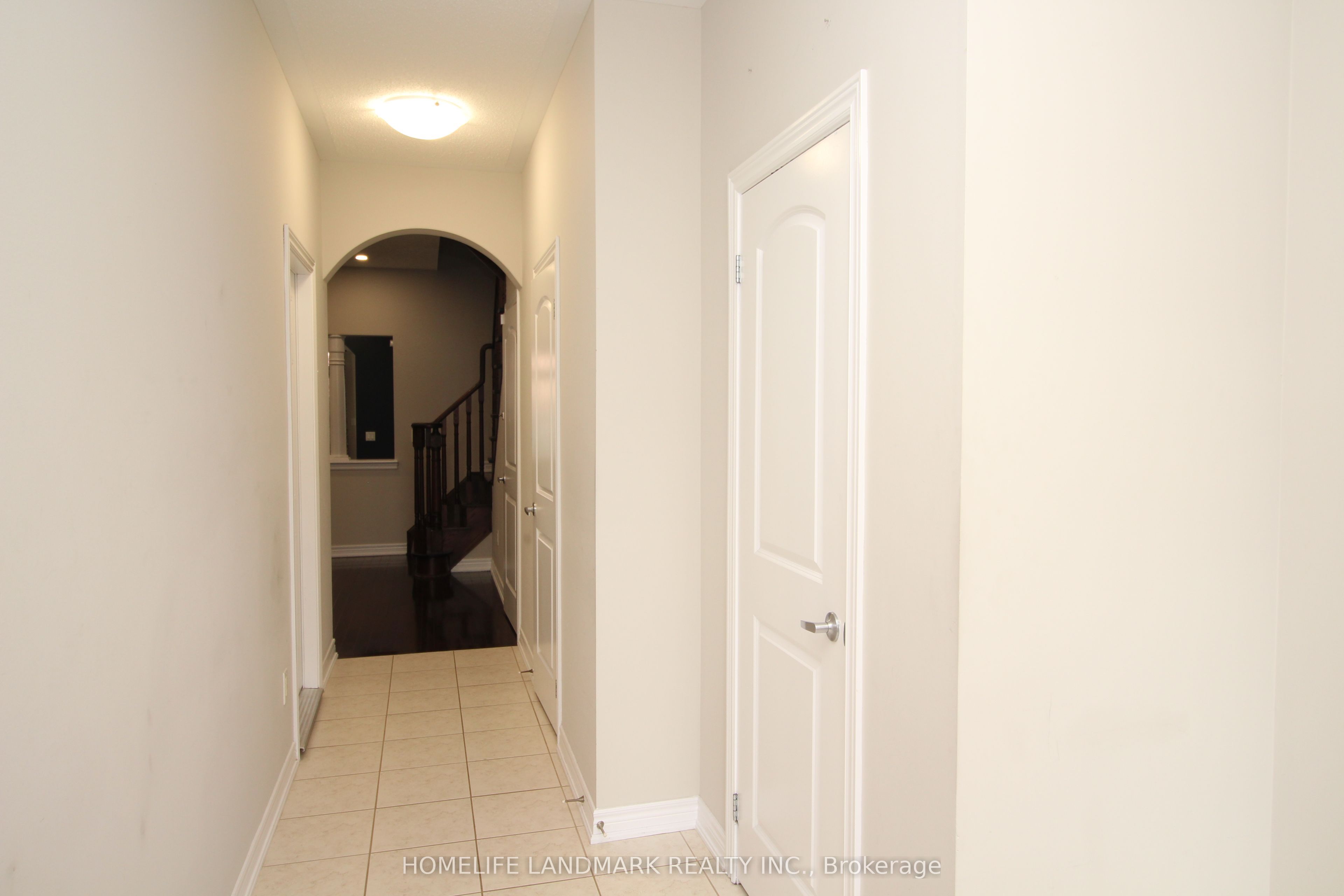 404 Lady Nadia Drive E, Vaughan, ON L6A 4E8 photo 4