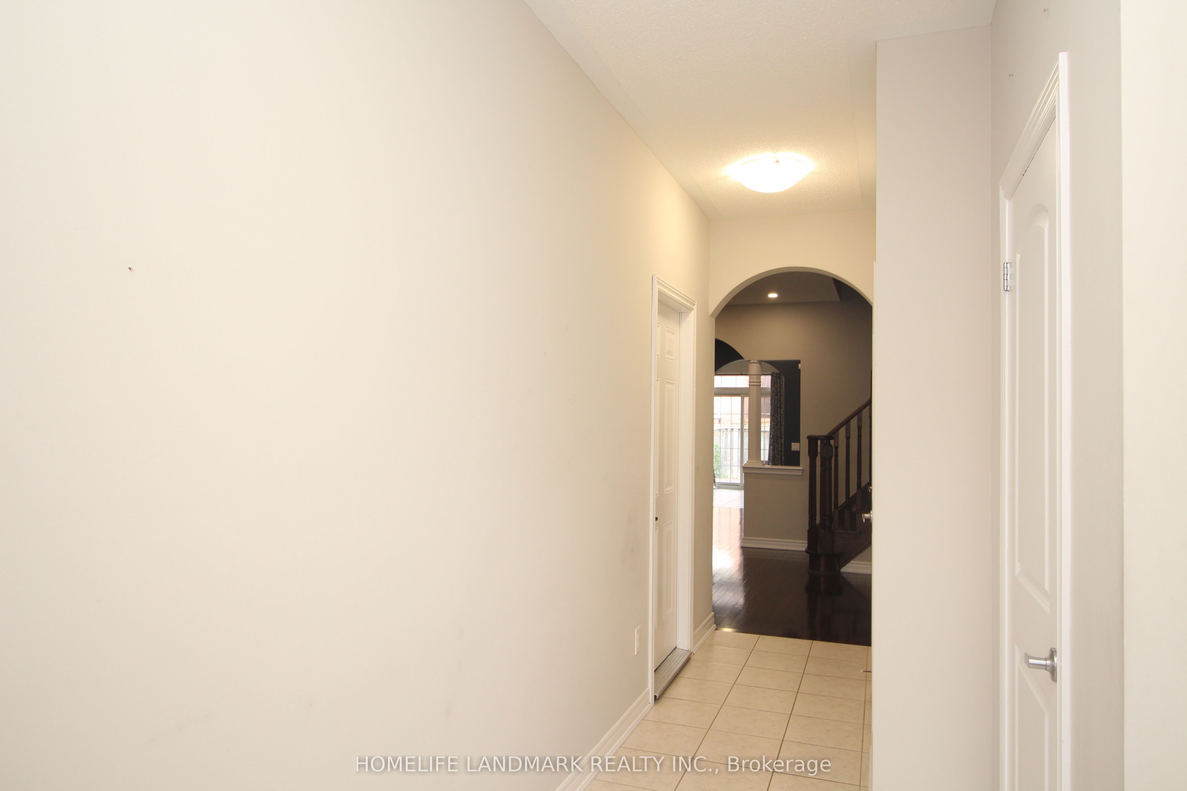 404 Lady Nadia Drive E, Vaughan, ON L6A 4E8 photo 5
