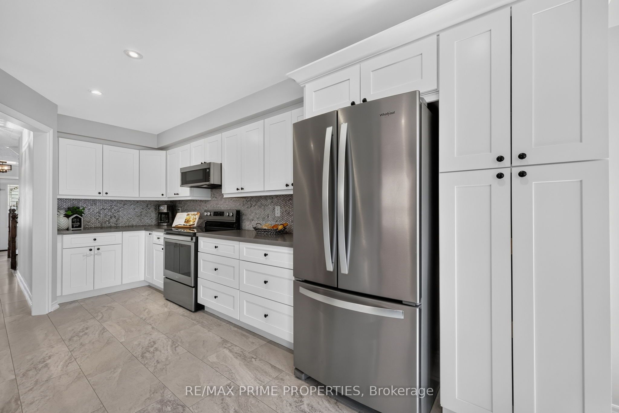 77 Margaret Graham Crescent, East Gwillimbury, ON L0G 1M0 photo 3