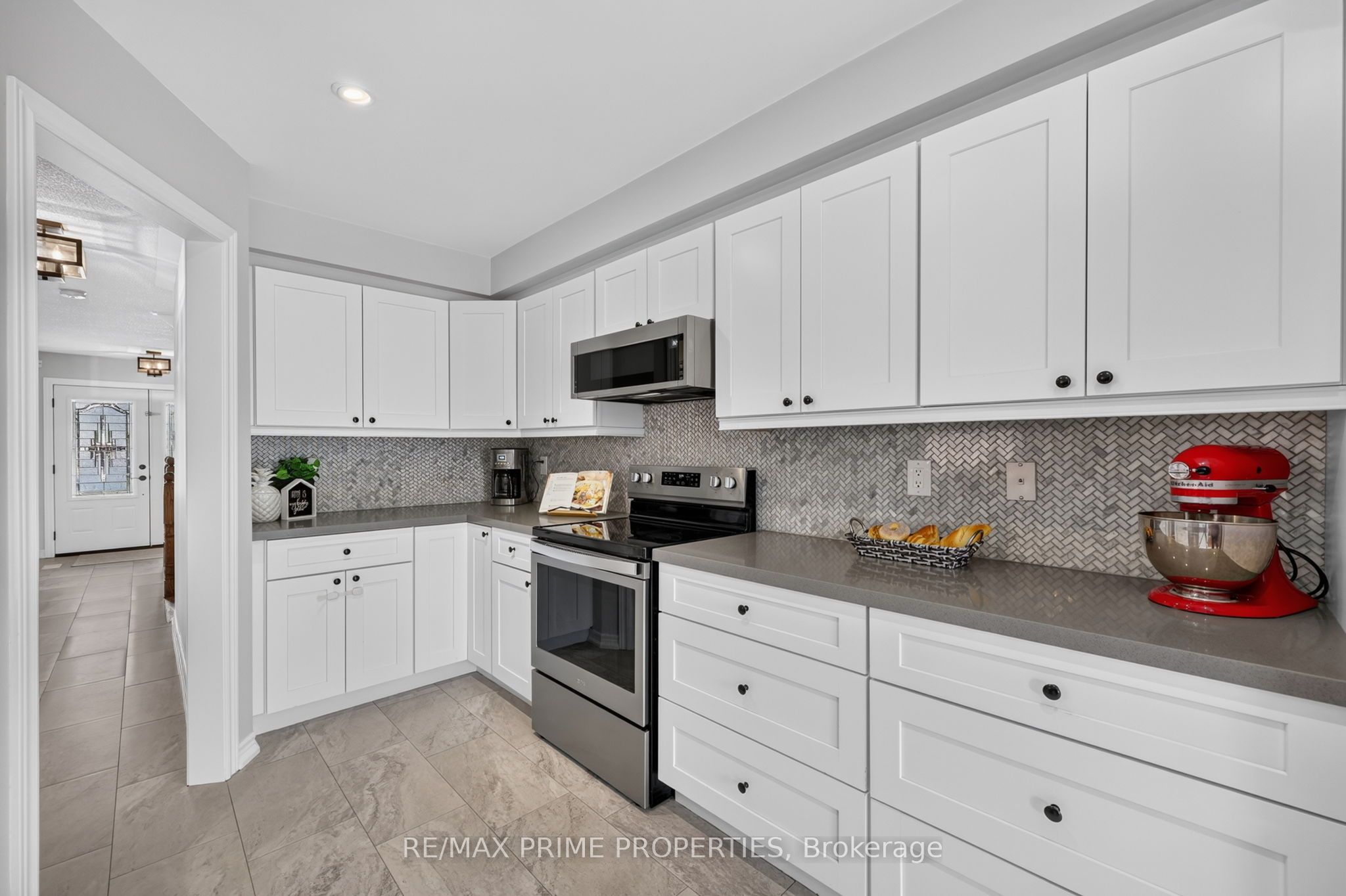 77 Margaret Graham Crescent, East Gwillimbury, ON L0G 1M0 photo 4