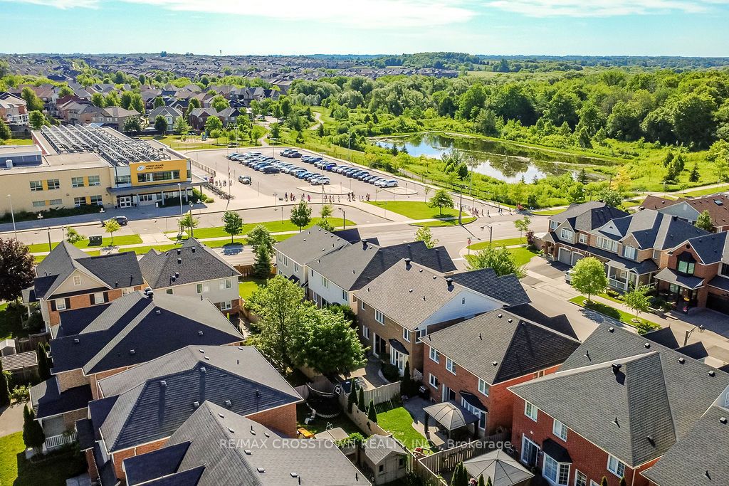 14 Fred Silvester Road, Whitchurch-Stouffville, ON L4A 0J6 photo 2