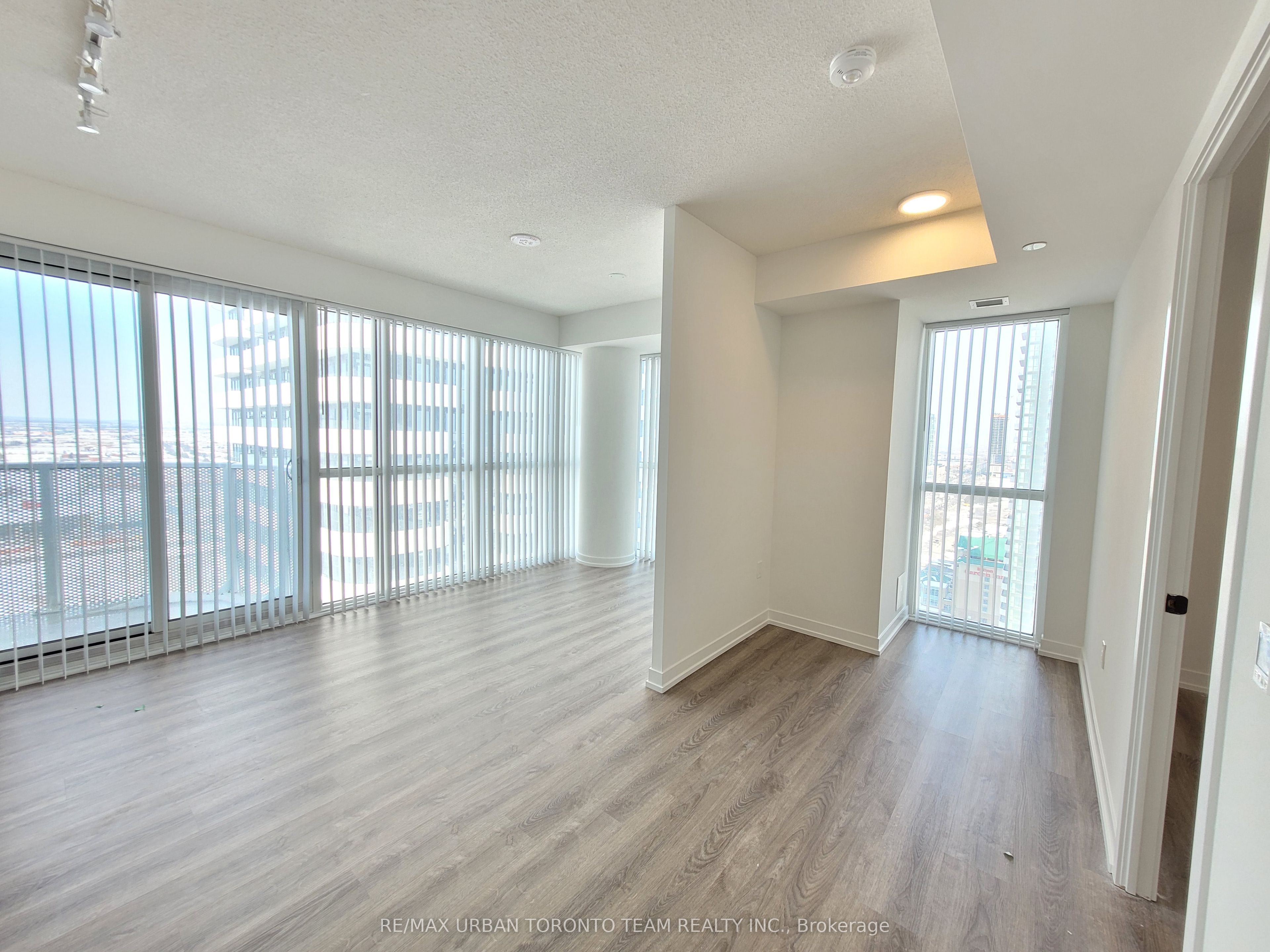 195 Commerce Street 2615, Vaughan, ON L4K 0P9 photo 3