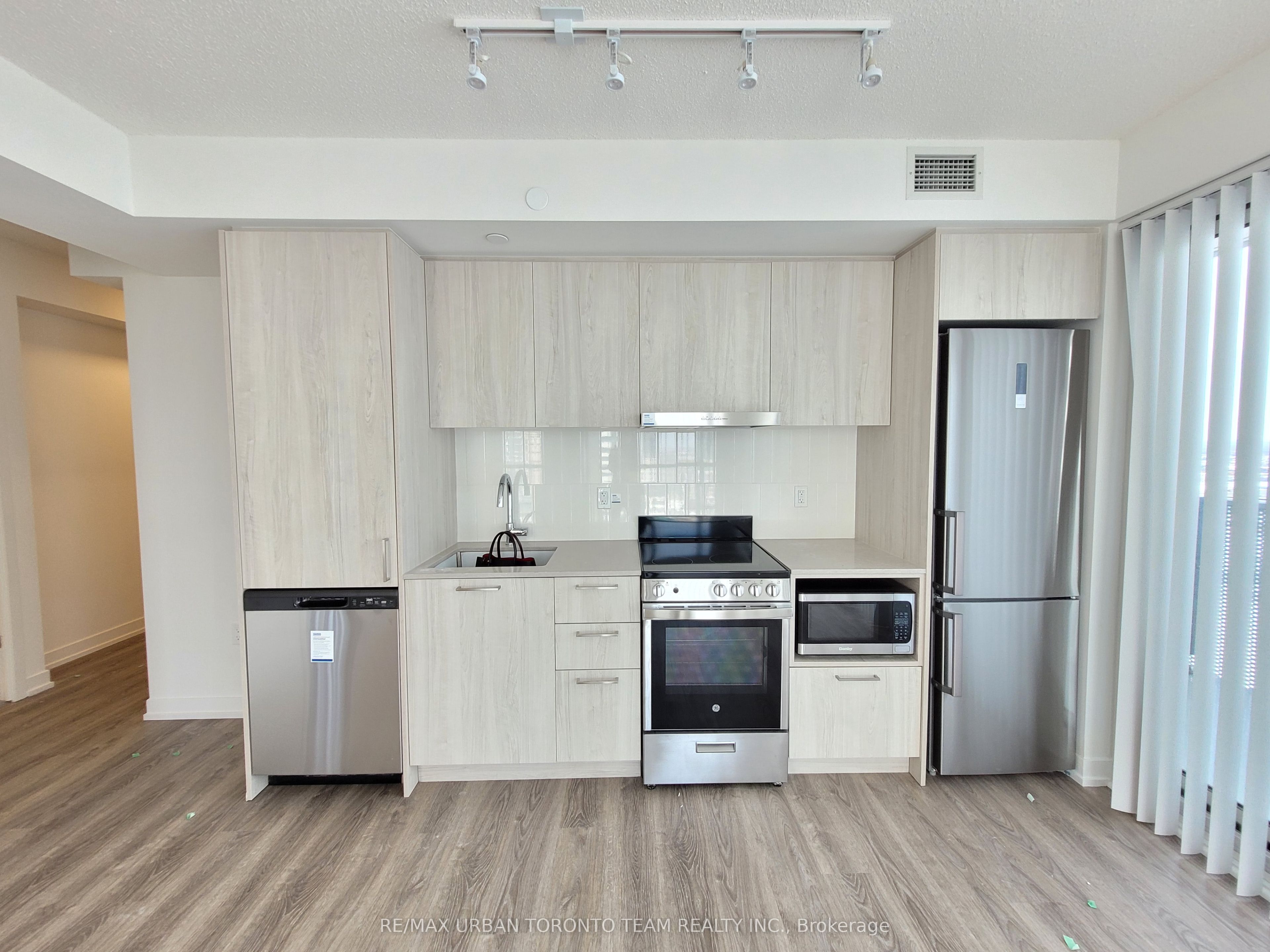 195 Commerce Street 2615, Vaughan, ON L4K 0P9 photo 5