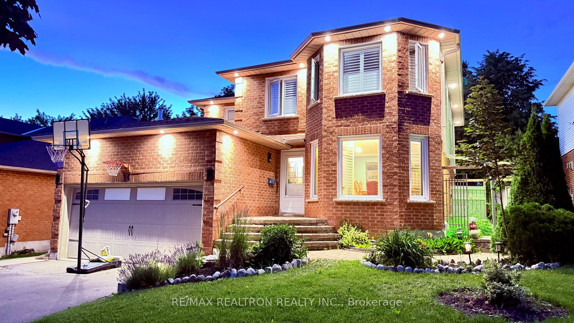 14 Raiford Street, Aurora, ON L4G 6J2 photo 2