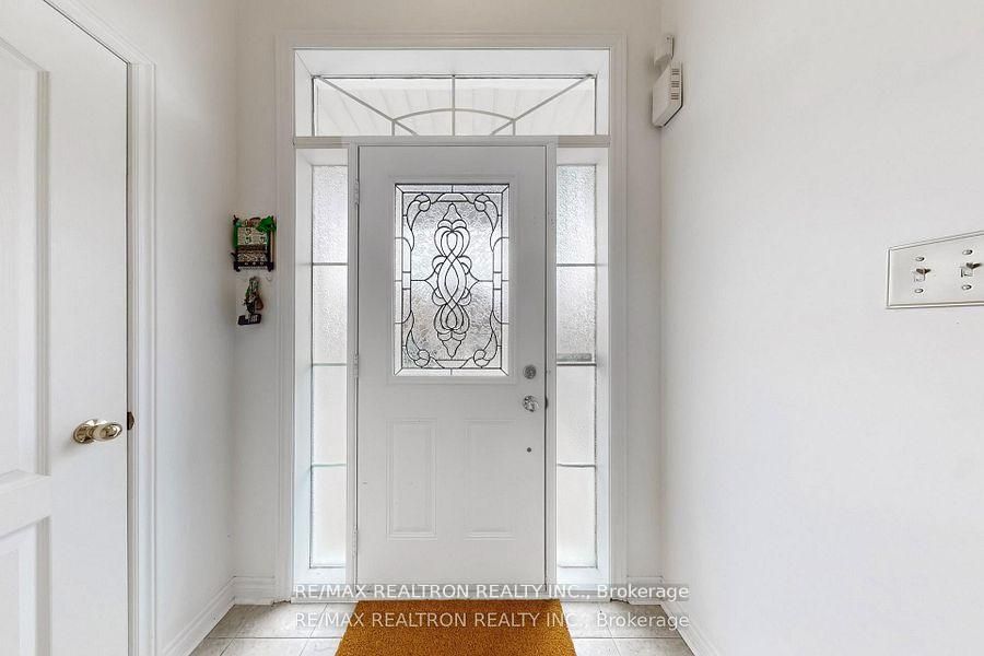 37 Jonas Millway N/A, Whitchurch-Stouffville, ON L4A 0M4 photo 3