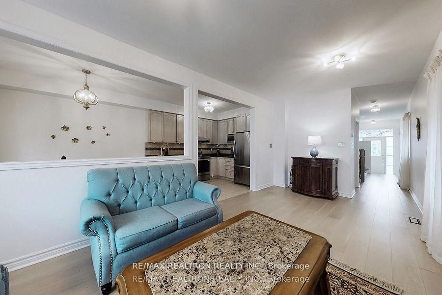 37 Jonas Millway N/A, Whitchurch-Stouffville, ON L4A 0M4 photo 4