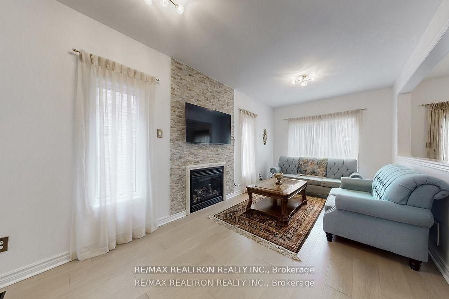 37 Jonas Millway N/A, Whitchurch-Stouffville, ON L4A 0M4 photo 5
