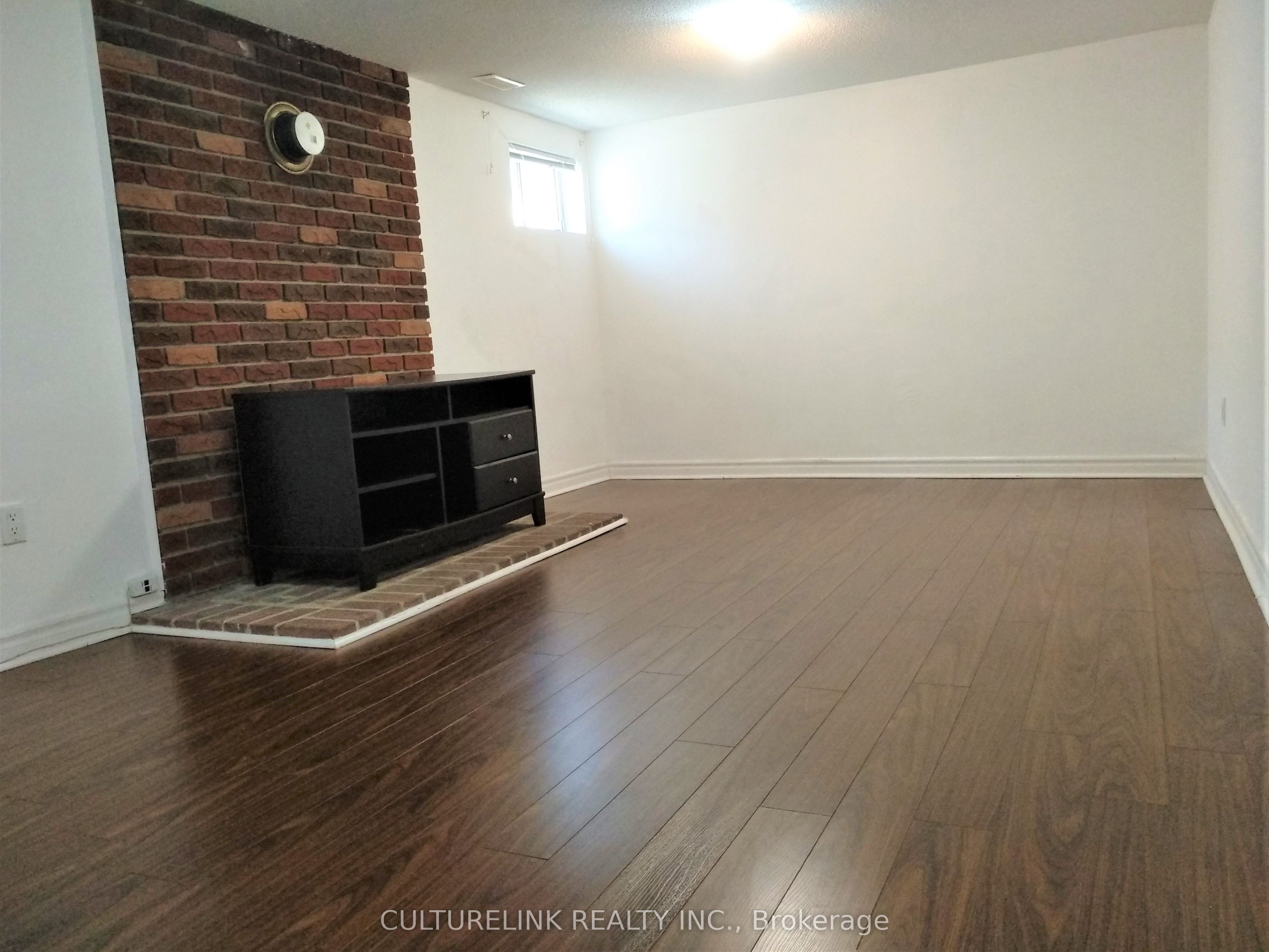 30 Rockport Crescent Bsmt, Richmond Hill, ON L4C 2L6 photo 2