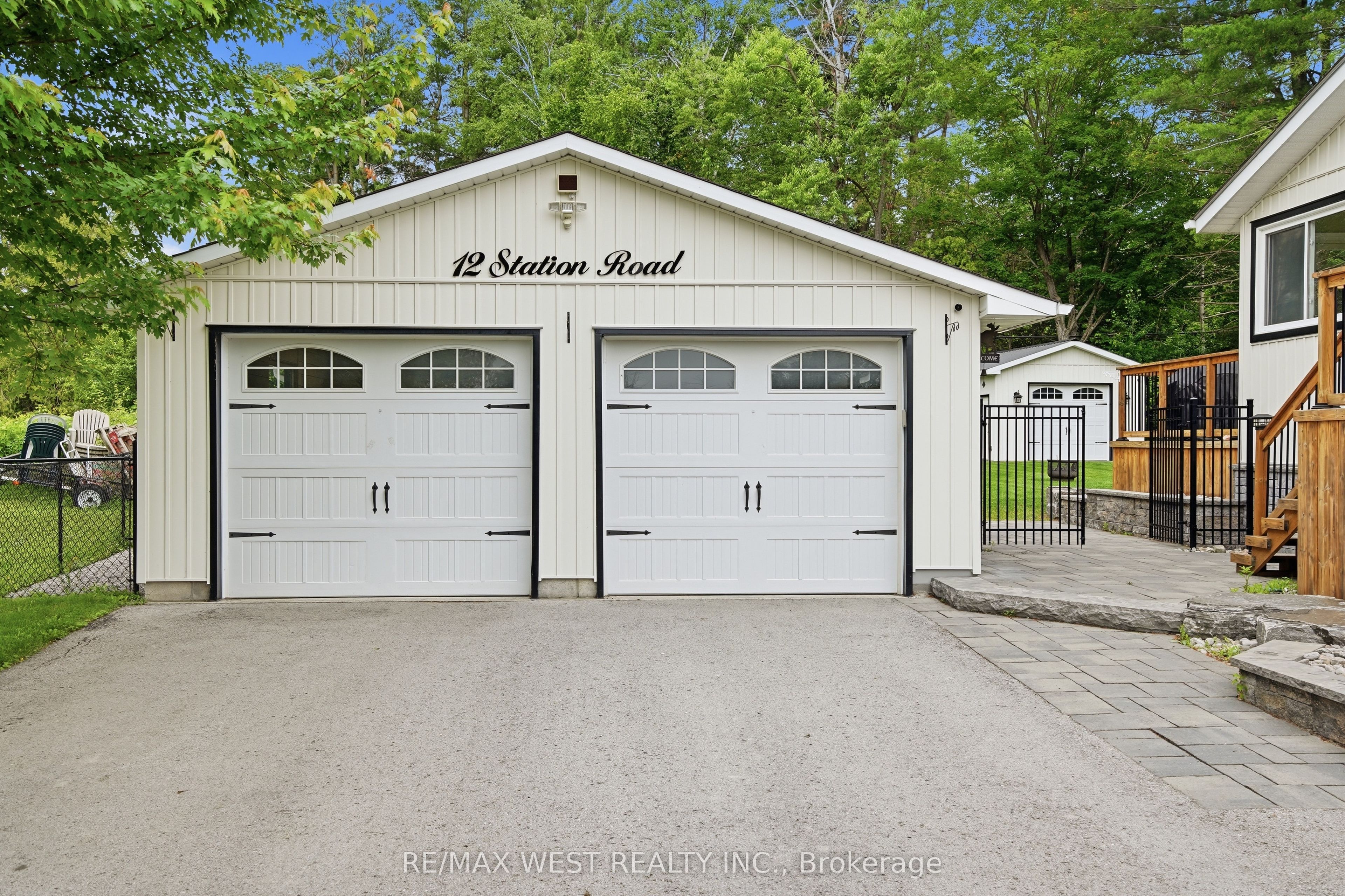 12 Station Road, Georgina, ON L0E 1N0 photo 2