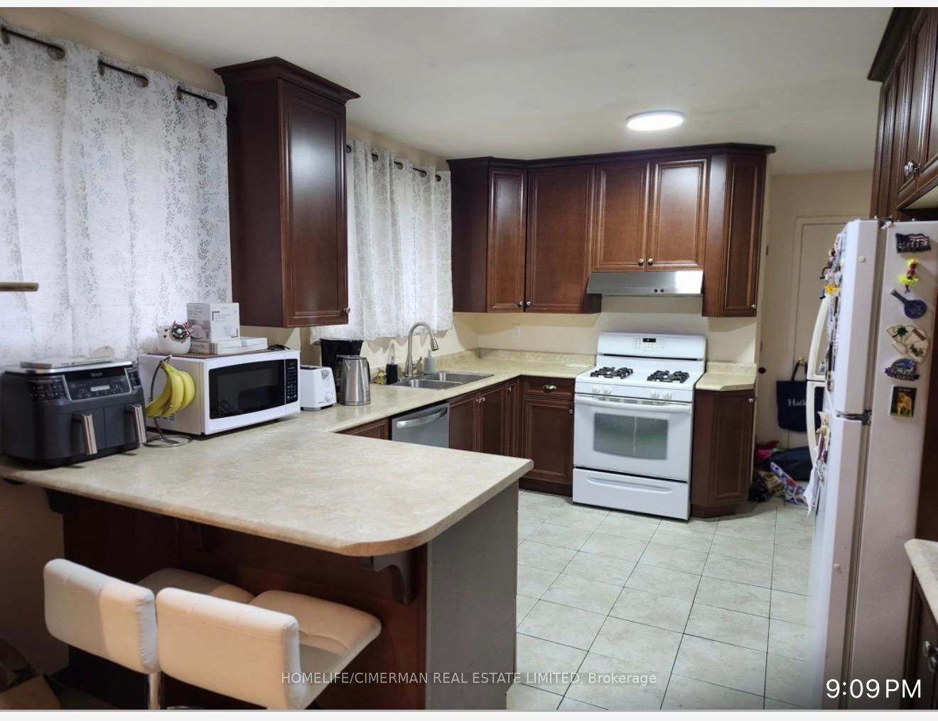92 Bond Crescent, Richmond Hill, ON L4E 3K7 photo 2
