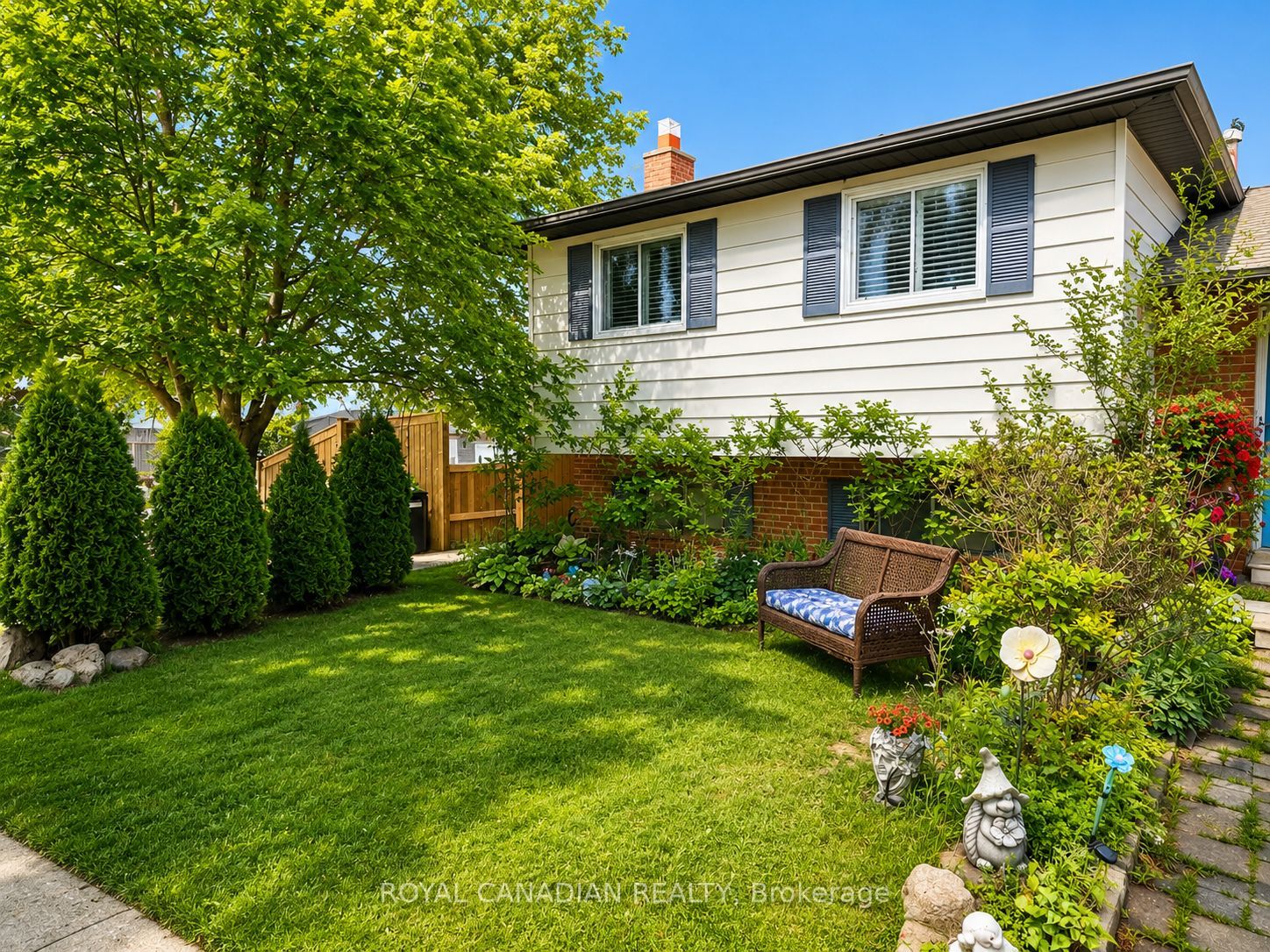 36 Maplegrove Avenue, Bradford West Gwillimbury, ON L3Z 1S1 photo 2