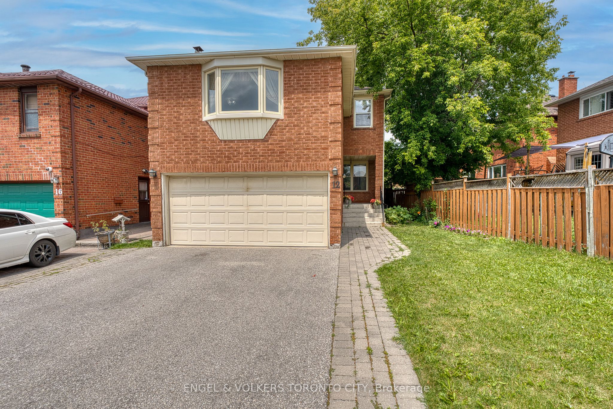 12 Millbank Court, Vaughan, ON L4J 6B9 photo 2