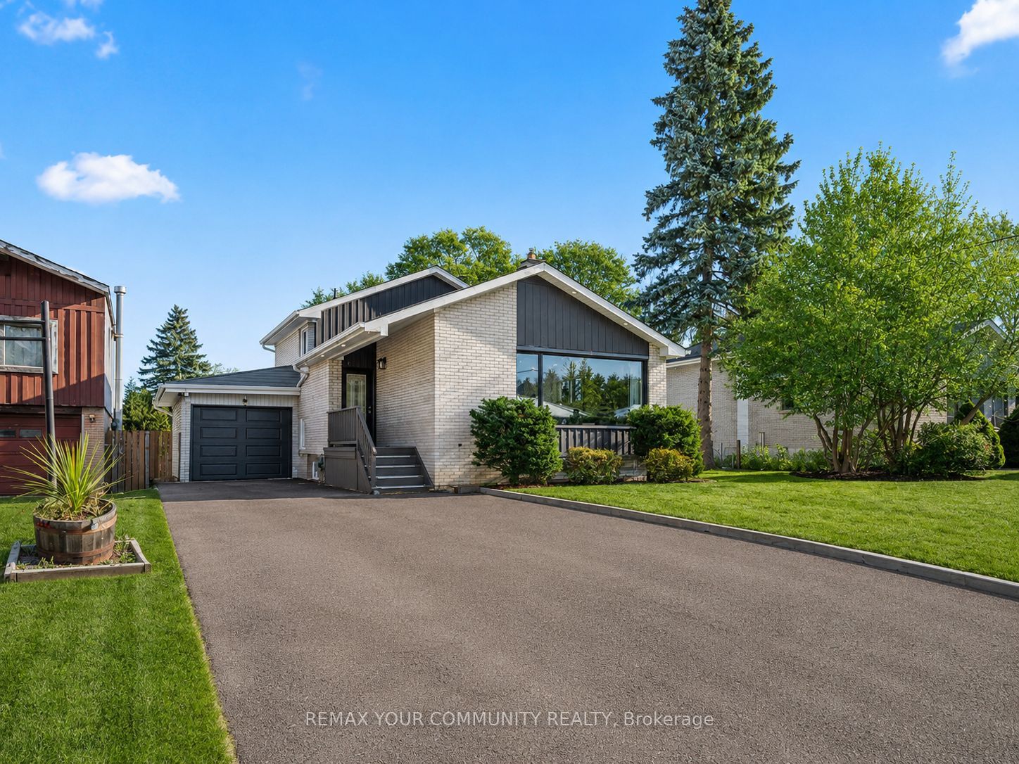 11 Webster Drive Main, Aurora, ON L4G 2A4