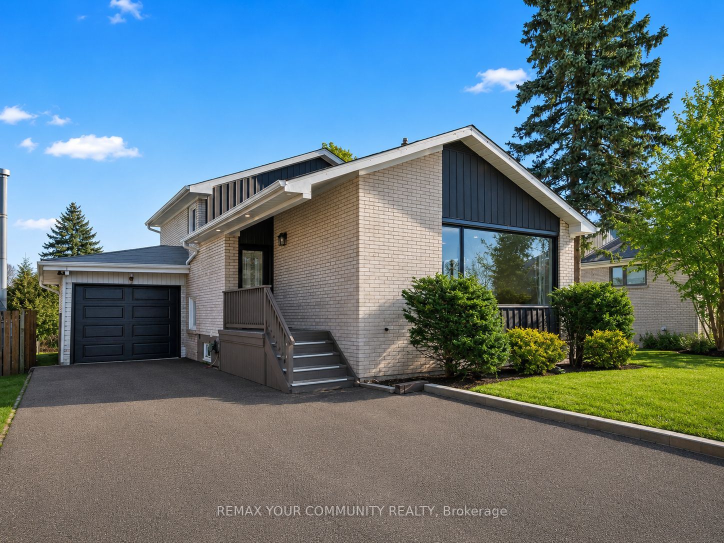 11 Webster Drive Main, Aurora, ON L4G 2A4 photo 2