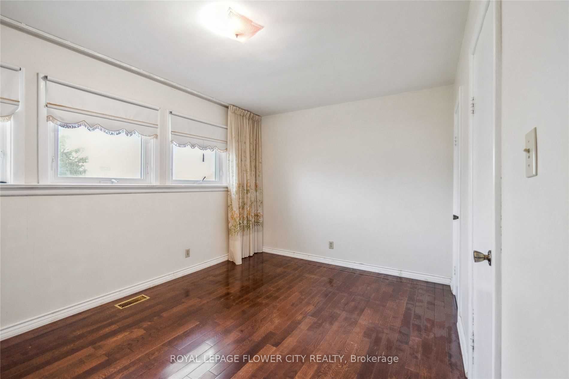 51 Hillside Avenue, Vaughan, ON L4K 1X1 photo 3