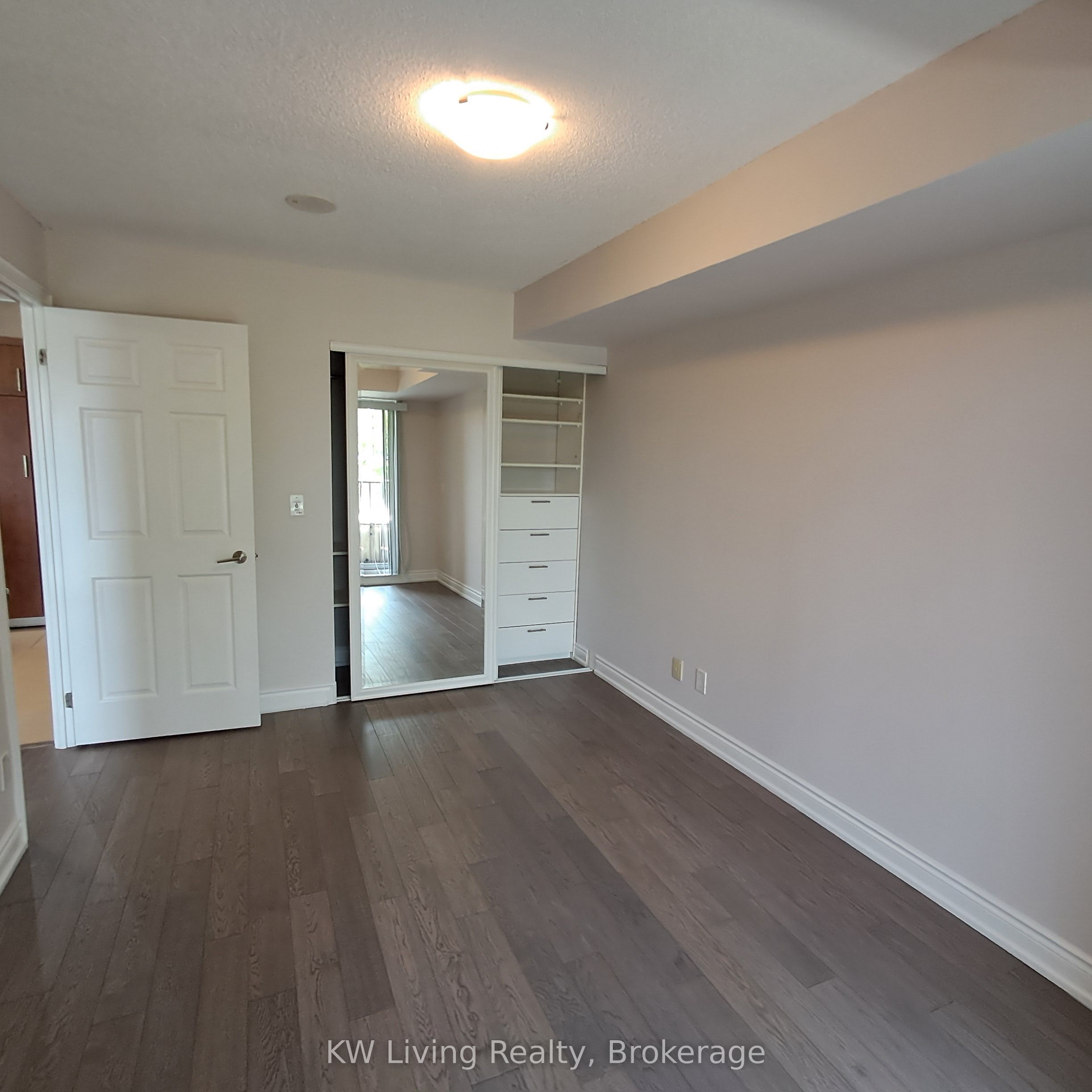 39 Galleria Parkway 309, Markham, ON L3T 0A6 photo 4