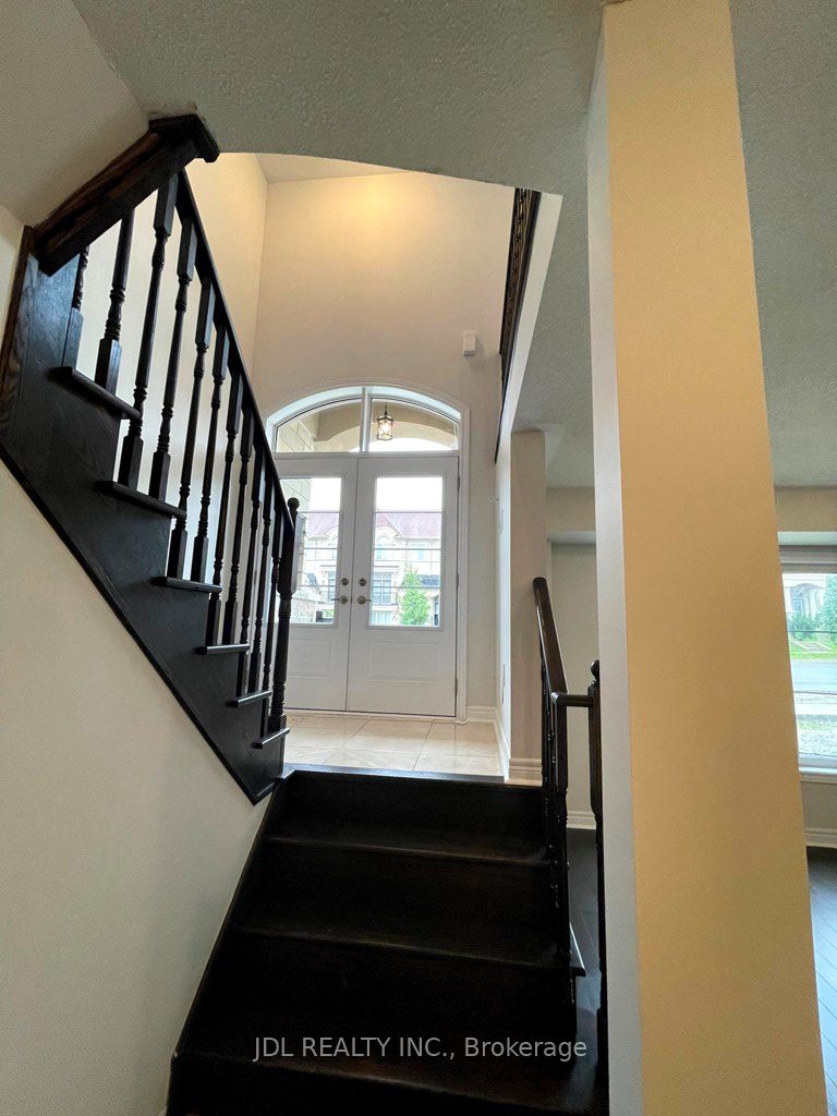 95 Grand Trunk Avenue, Vaughan, ON L6A 5B3 photo 2
