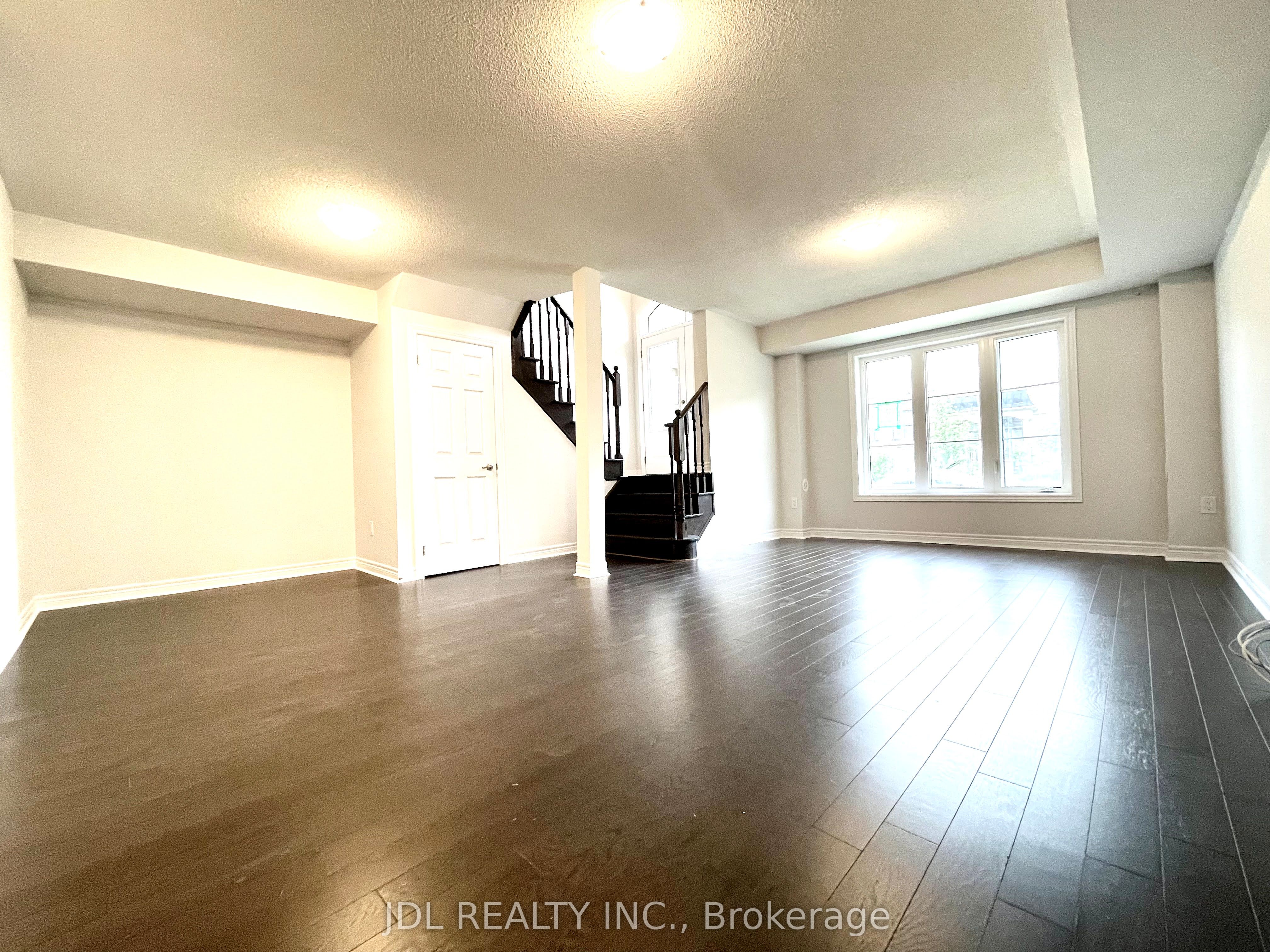 95 Grand Trunk Avenue, Vaughan, ON L6A 5B3 photo 3