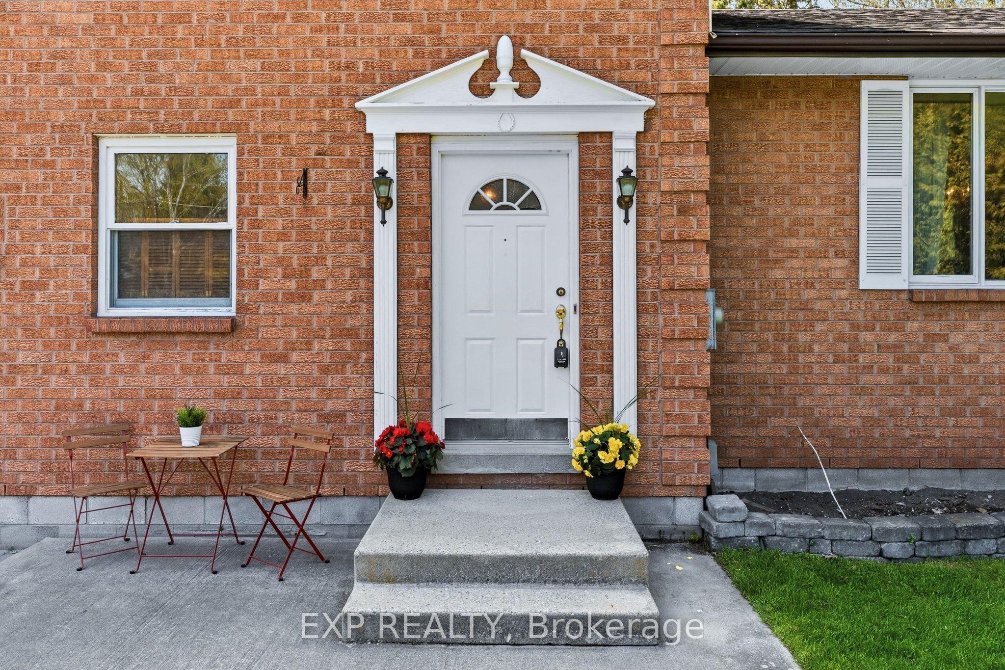 32 Louisa Street, Georgina, ON L0E 1L0 photo 4