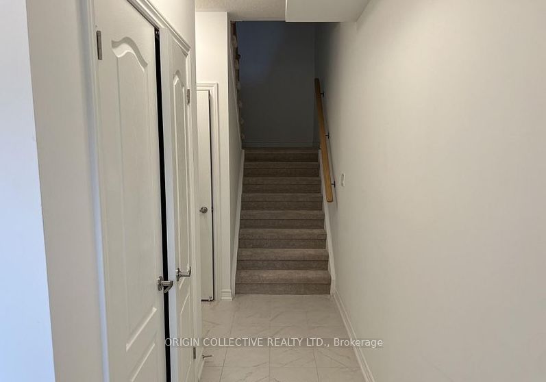 34 Milson Cres, Essa, ON L0M 1B5 photo 2