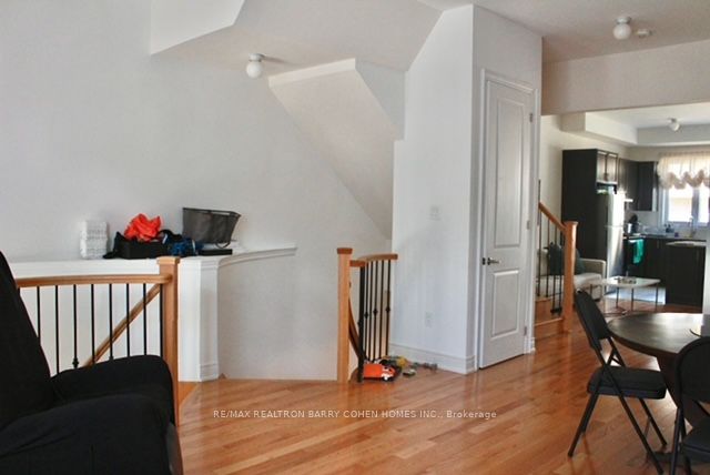 19 Latchford Lane, Richmond Hill, ON L4C 7V6 photo 4