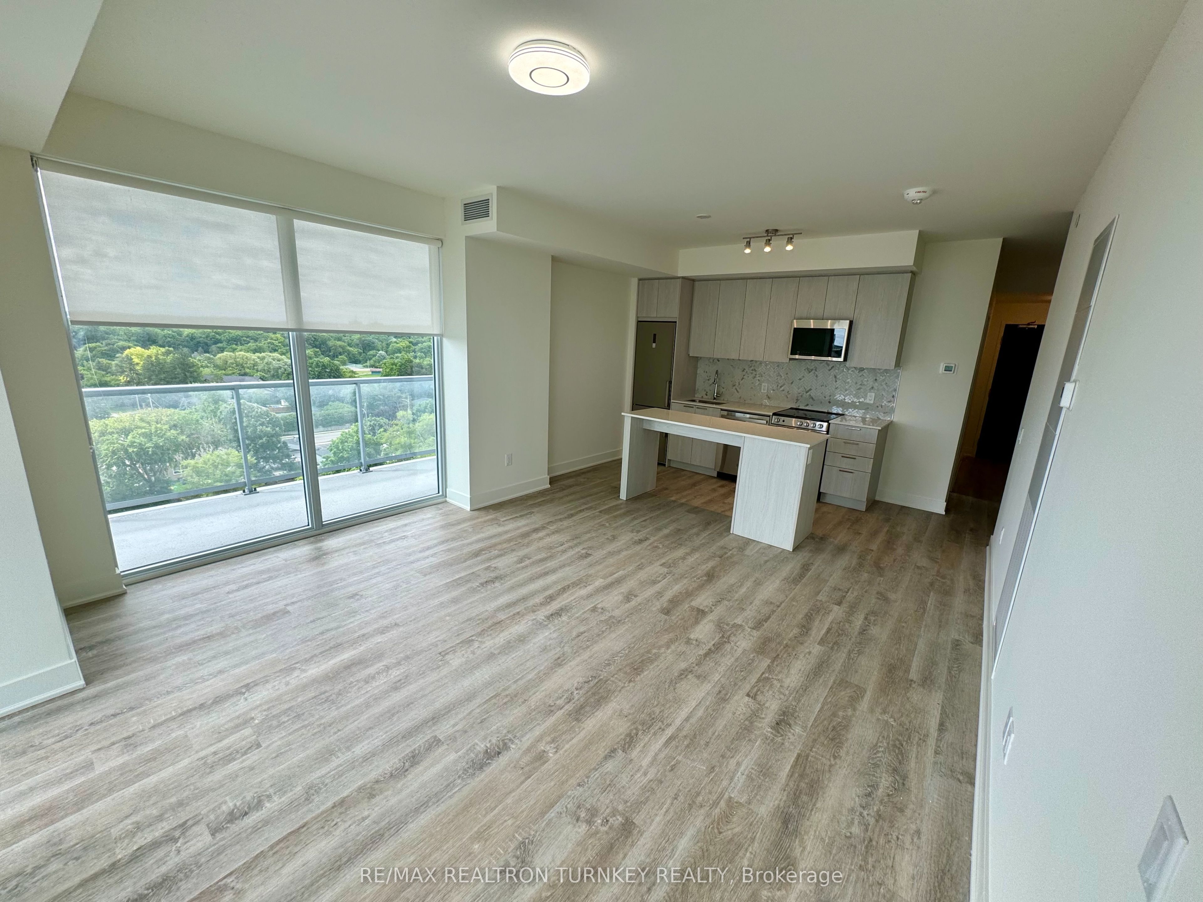 185 Deerfield Road 903, Newmarket, ON L3Y 0G7 photo 3
