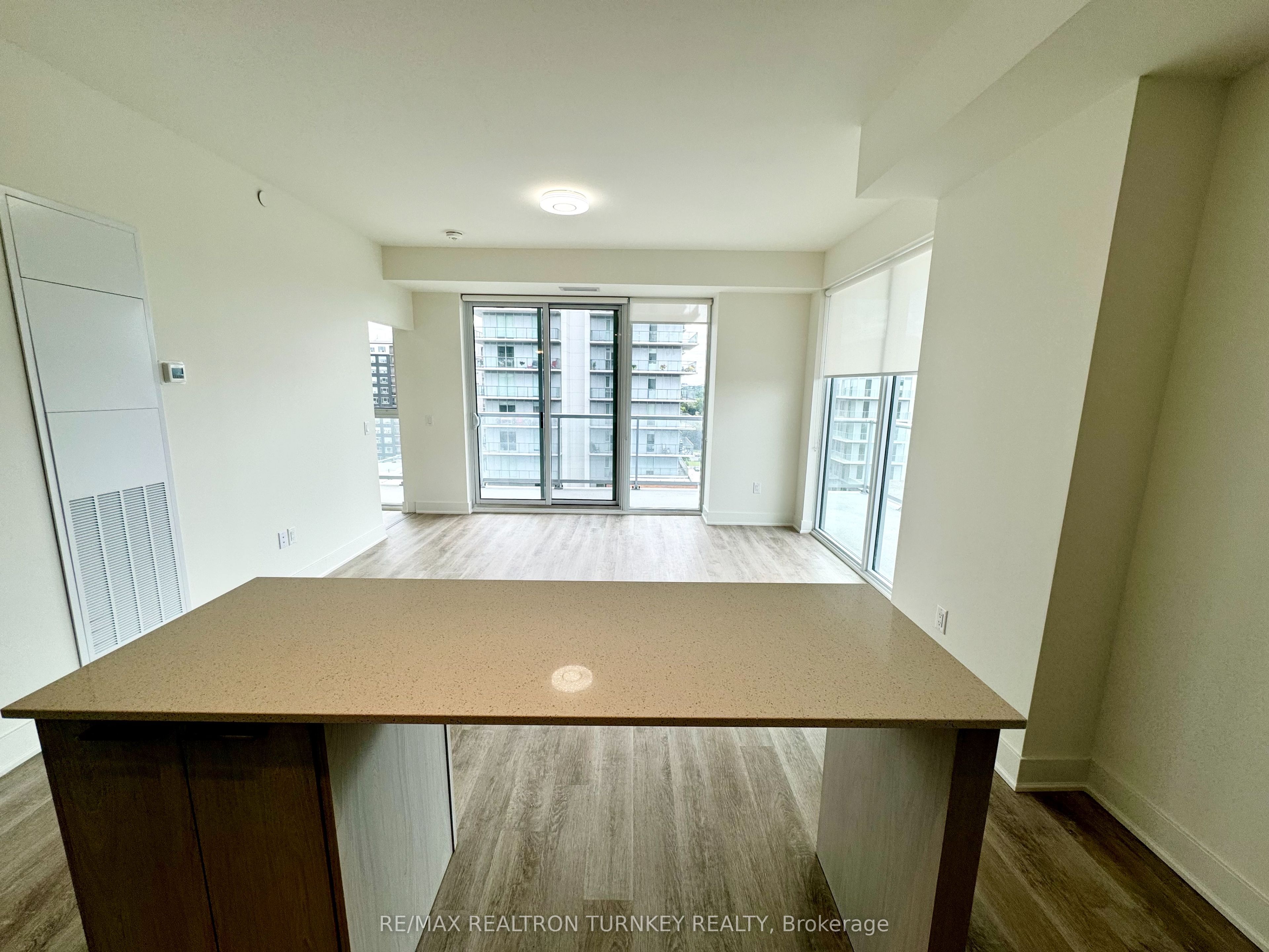 185 Deerfield Road 903, Newmarket, ON L3Y 0G7 photo 4