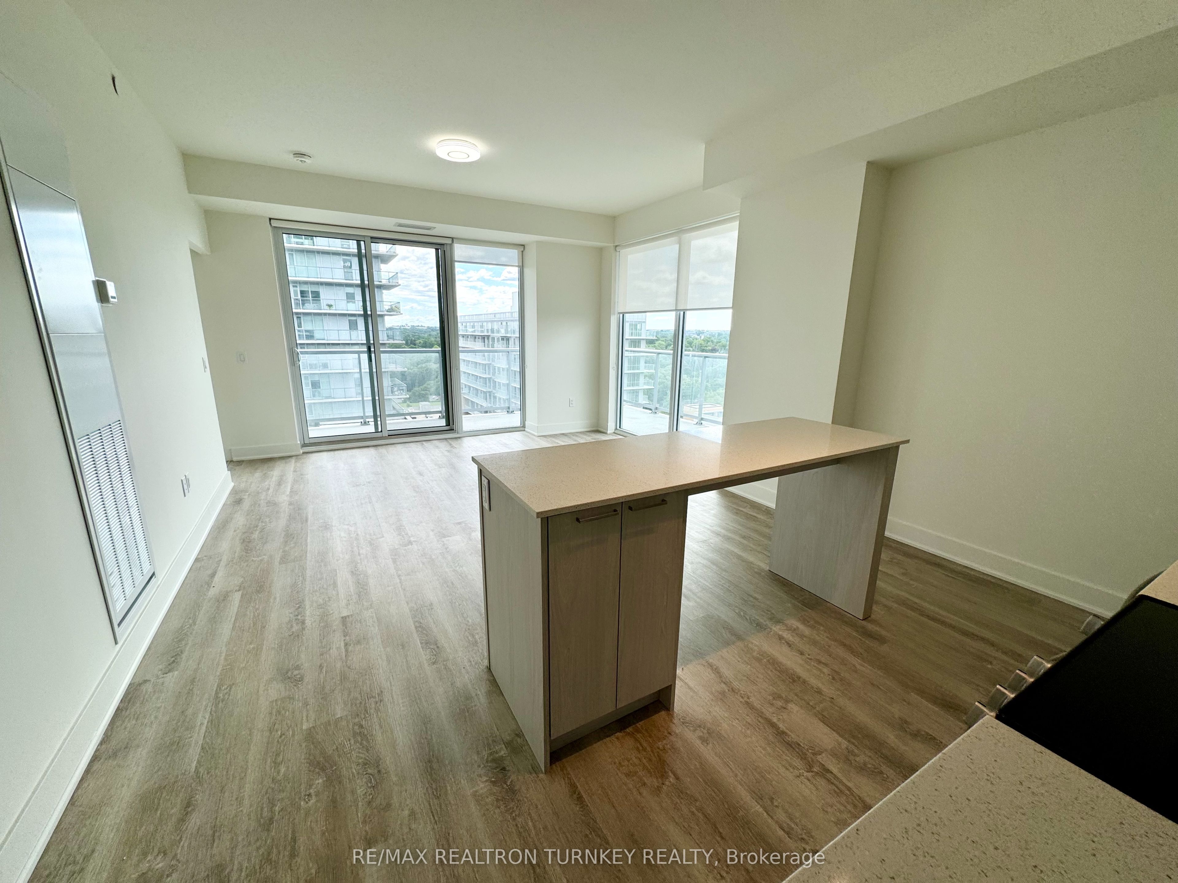 185 Deerfield Road 903, Newmarket, ON L3Y 0G7 photo 5