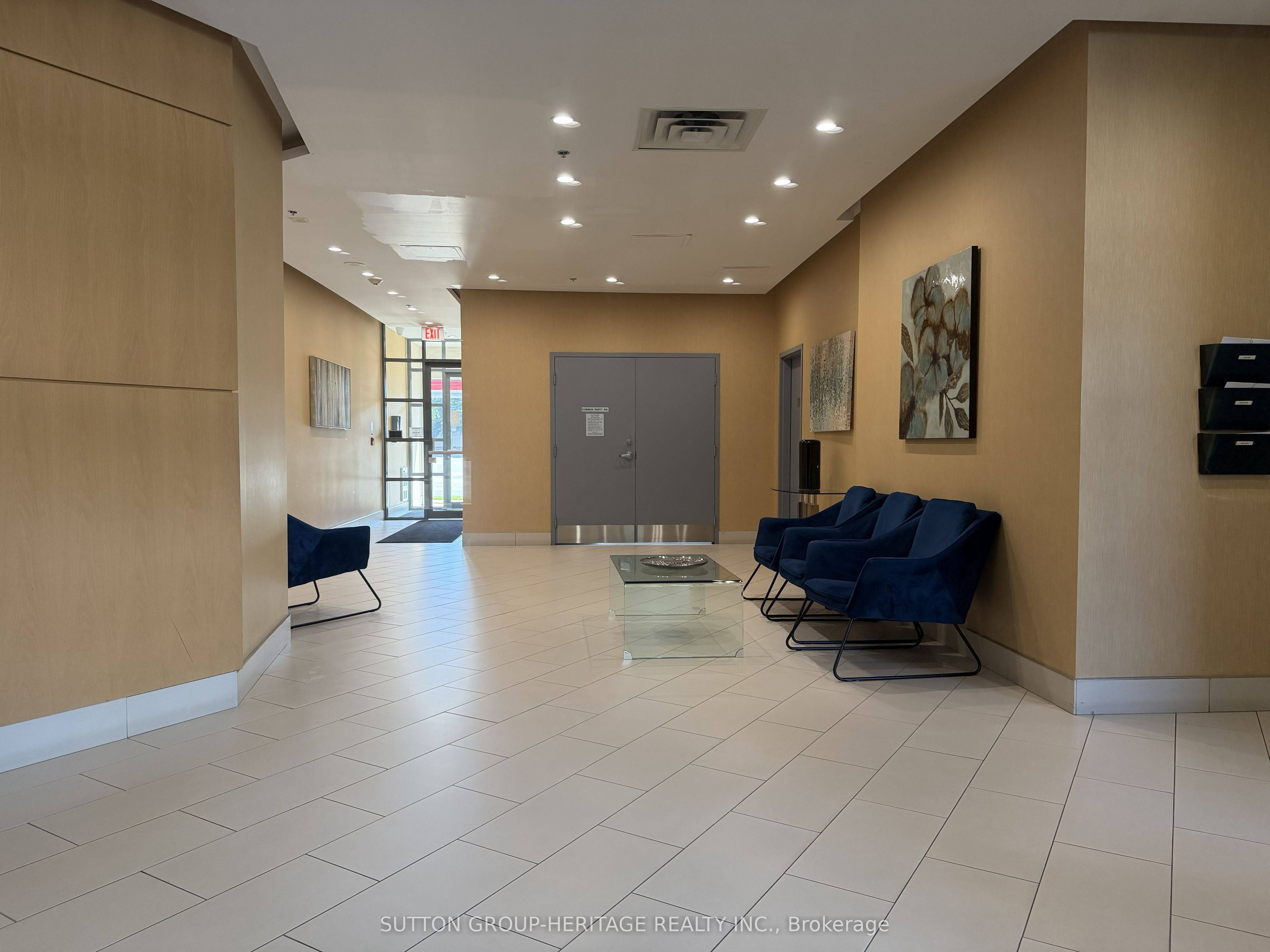 7730 Kipling Avenue 404, Vaughan, ON L4L 1Y7 photo 4