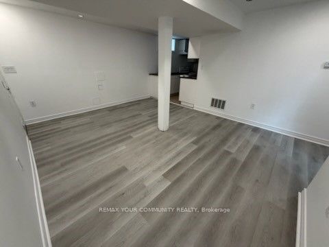 34 Main Street S #1 Basement, Newmarket, ON L3Y 3Y4 photo 3