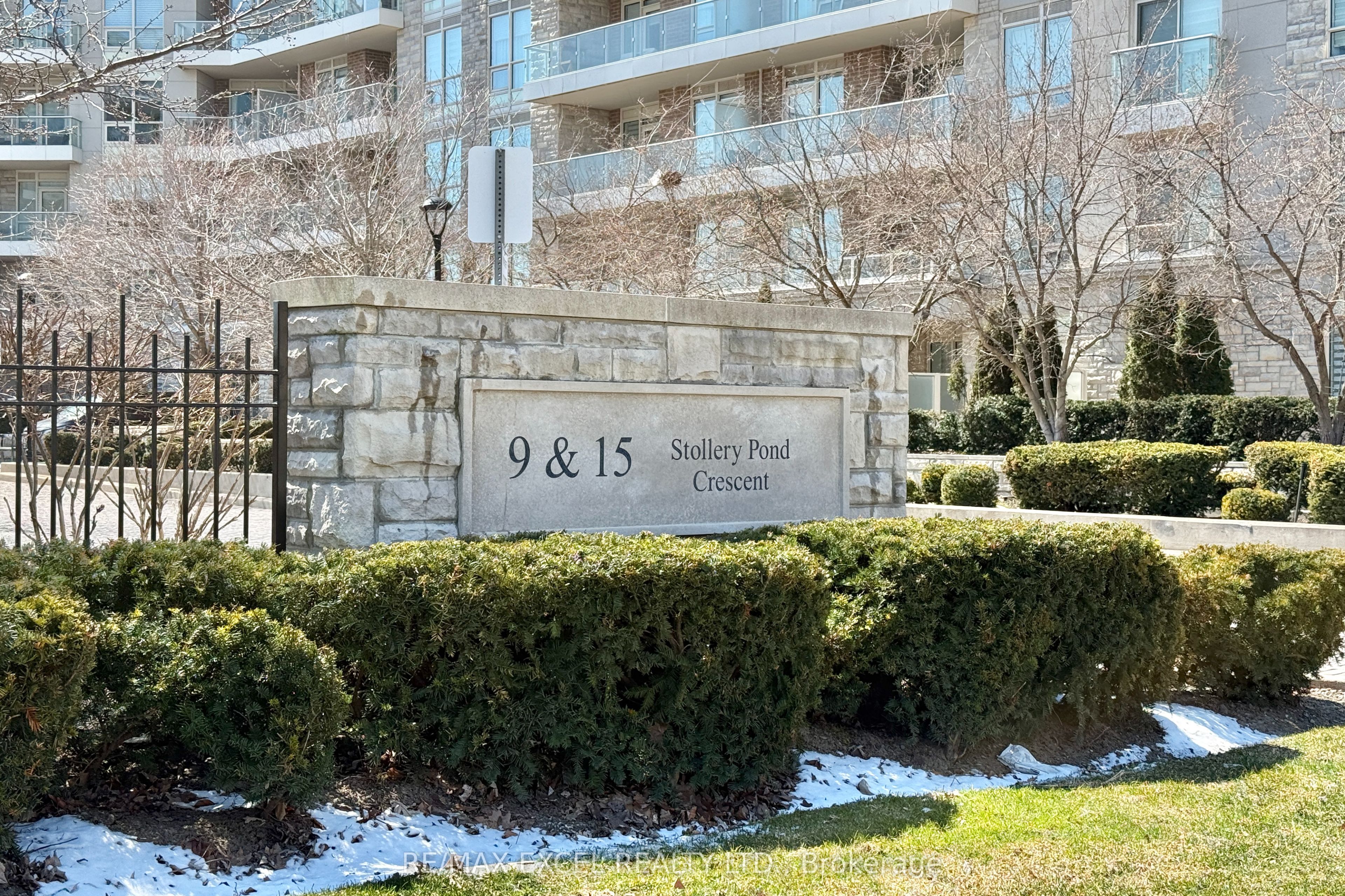 9 Stollery Pond Crescent 208, Markham, ON L6C 1K4 photo 2