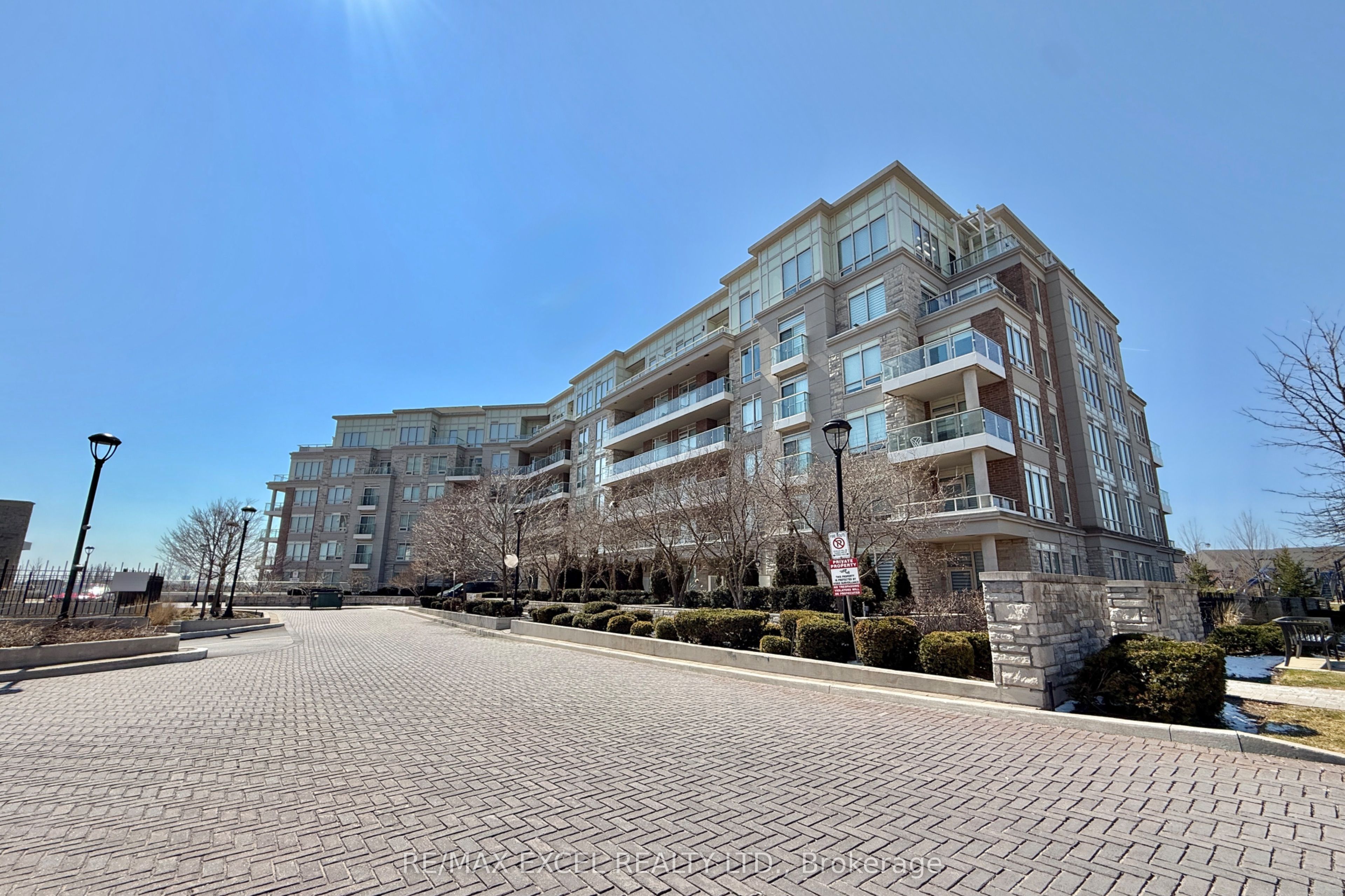 9 Stollery Pond Crescent 208, Markham, ON L6C 1K4 photo 3