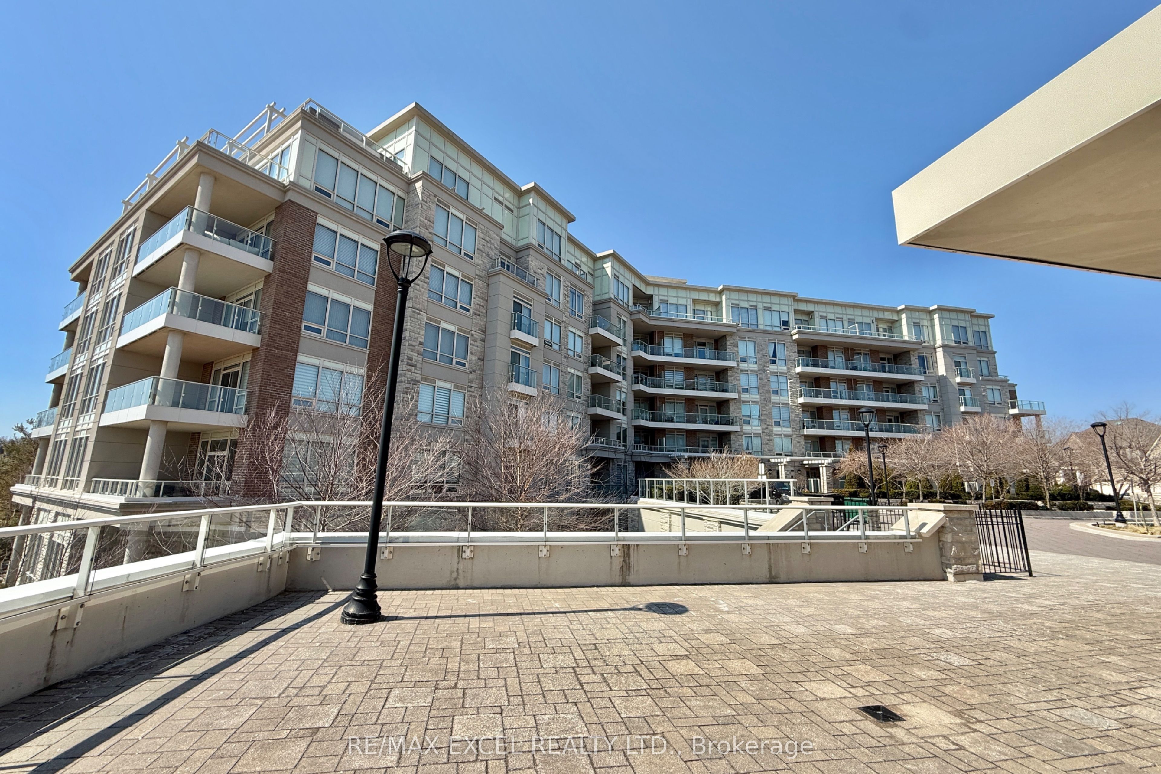 9 Stollery Pond Crescent 208, Markham, ON L6C 1K4 photo 4