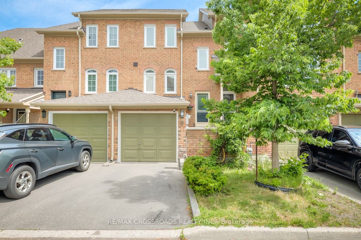8 Larissa Court, Vaughan, ON L6A 2K8 photo 2