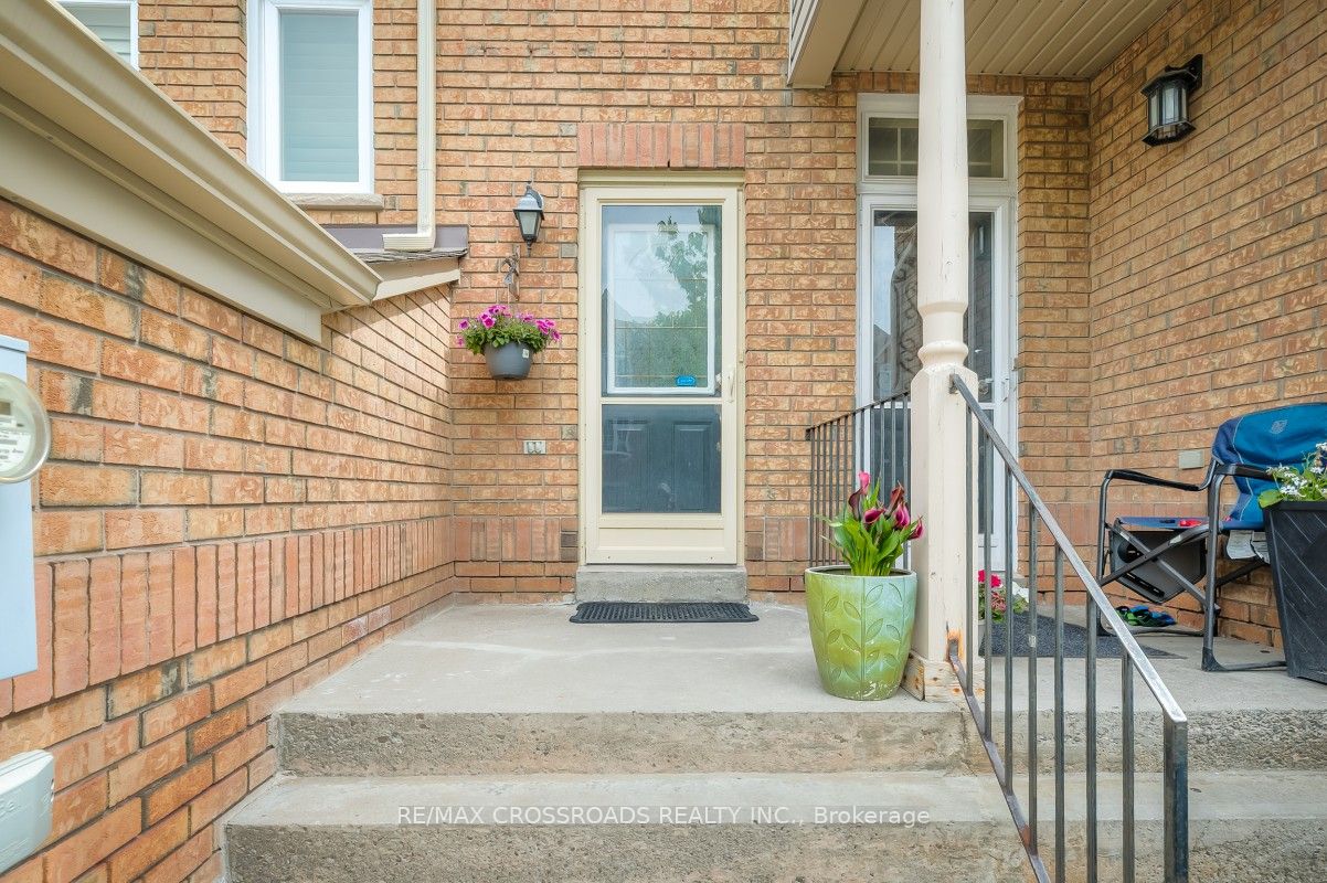 8 Larissa Court, Vaughan, ON L6A 2K8 photo 3