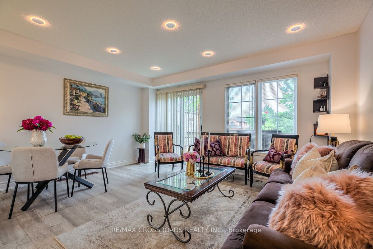 8 Larissa Court, Vaughan, ON L6A 2K8 photo 5