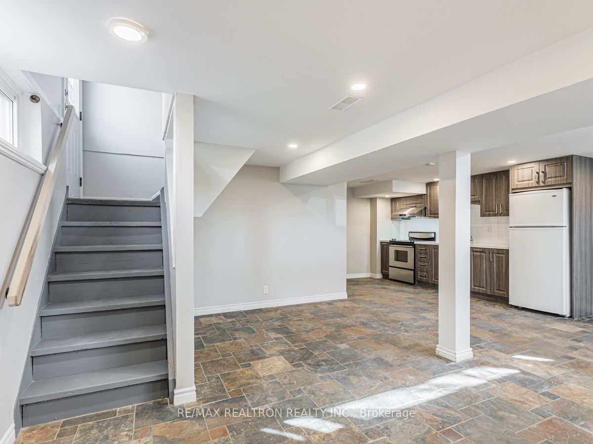 72B Dunning Avenue, Aurora, ON L4G 1A3 photo 2