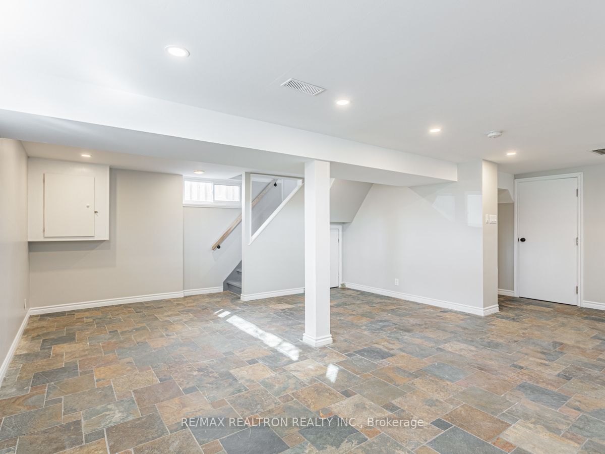 72B Dunning Avenue, Aurora, ON L4G 1A3 photo 3