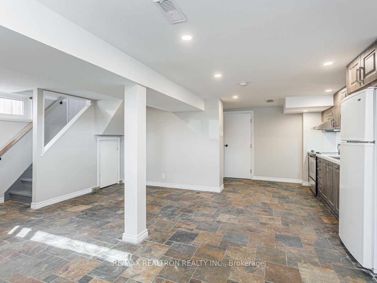 72B Dunning Avenue, Aurora, ON L4G 1A3 photo 4