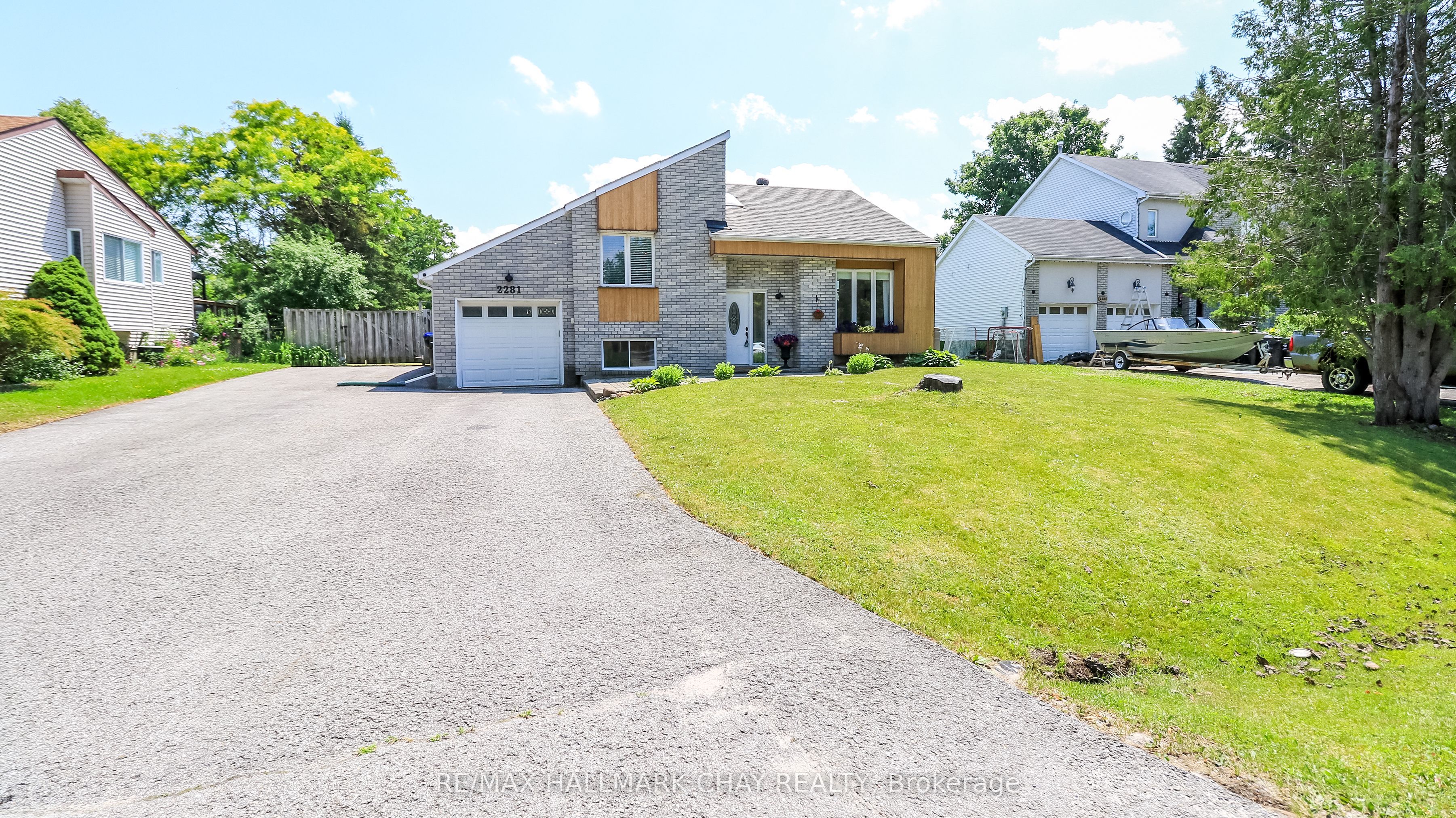 2281 Scythes Street, Innisfil, ON L9S 1G7