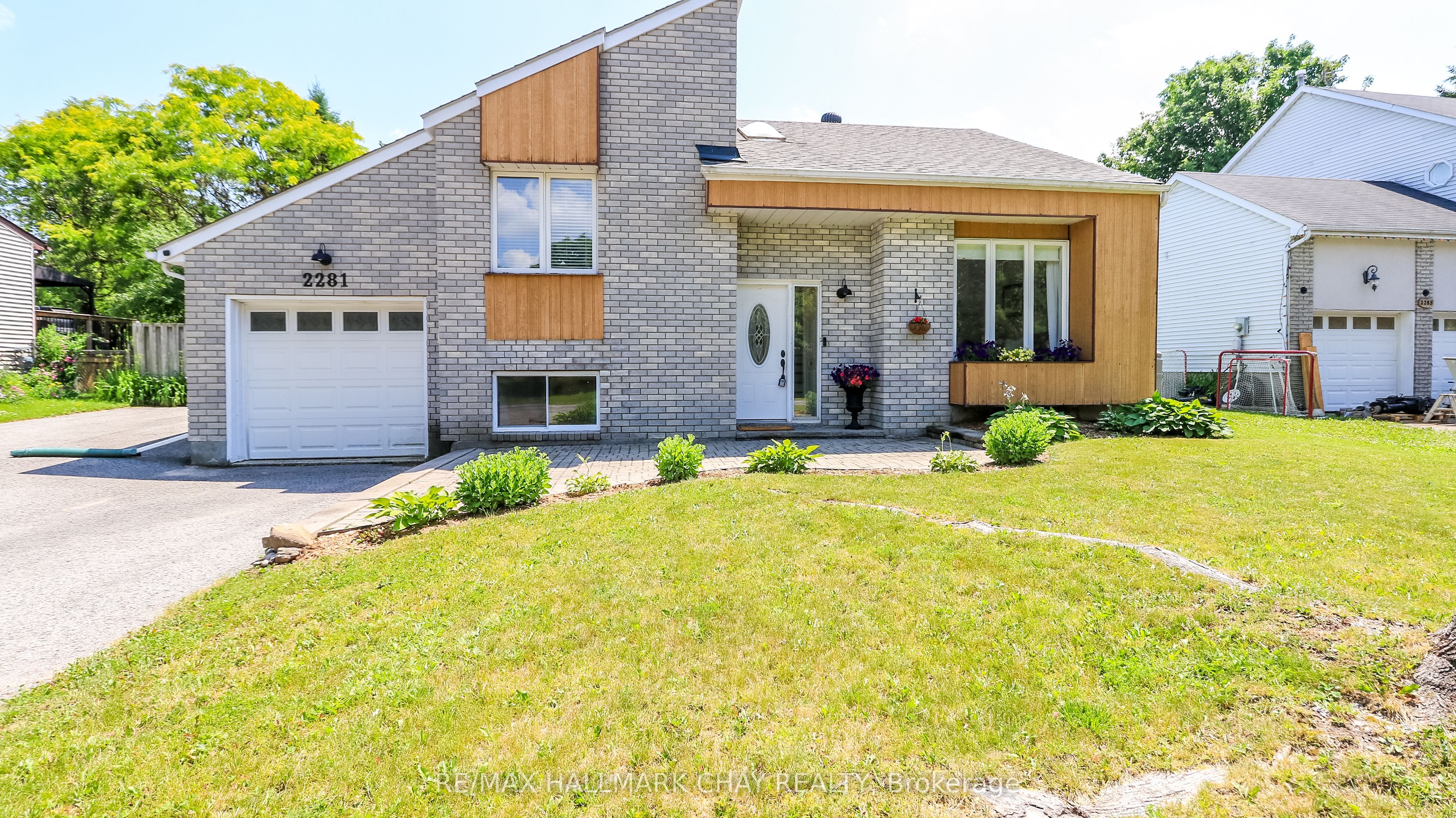 2281 Scythes Street, Innisfil, ON L9S 1G7 photo 2