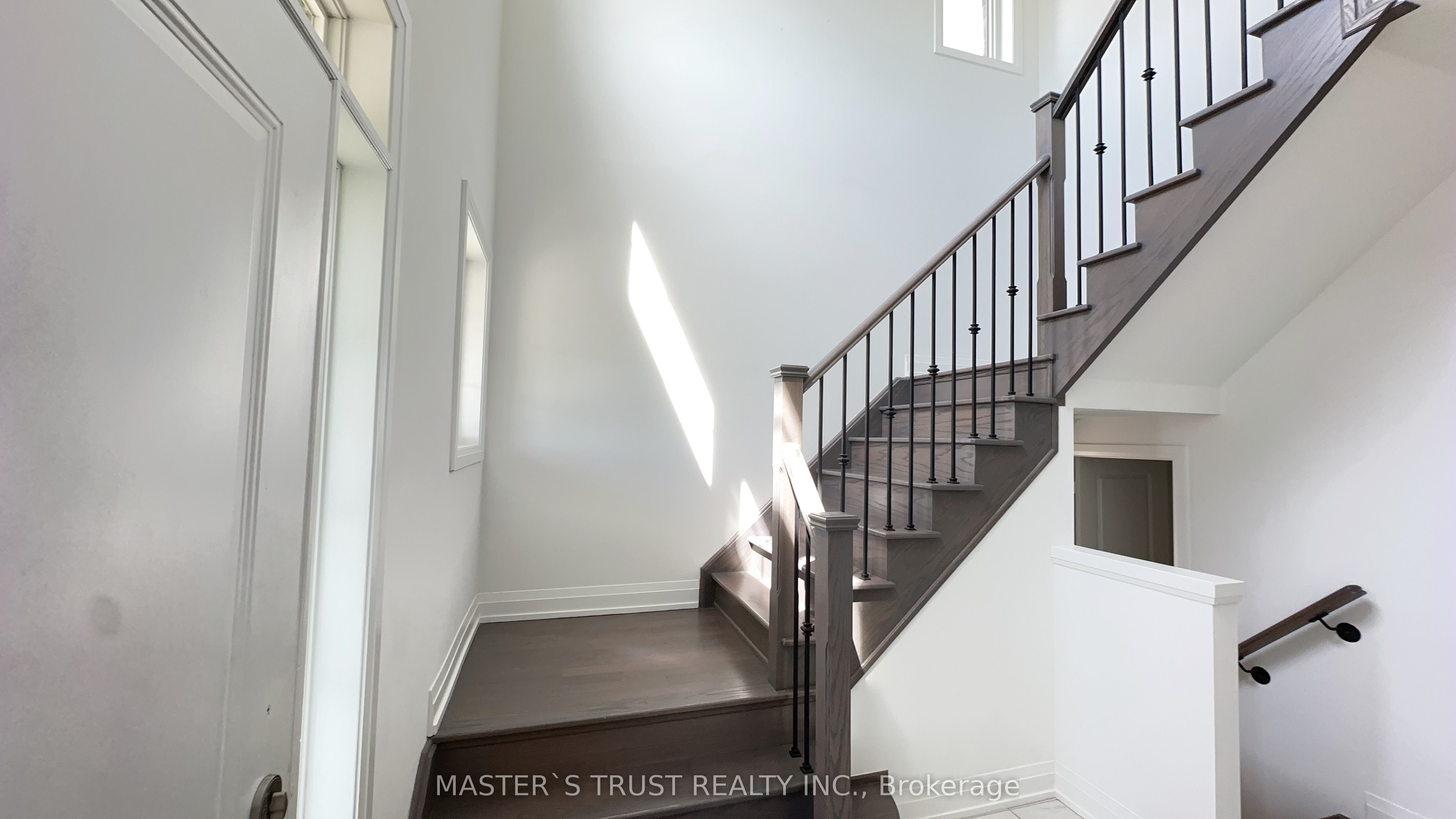 102 Frank Kelly Drive, East Gwillimbury, ON L9N 0V3 photo 3