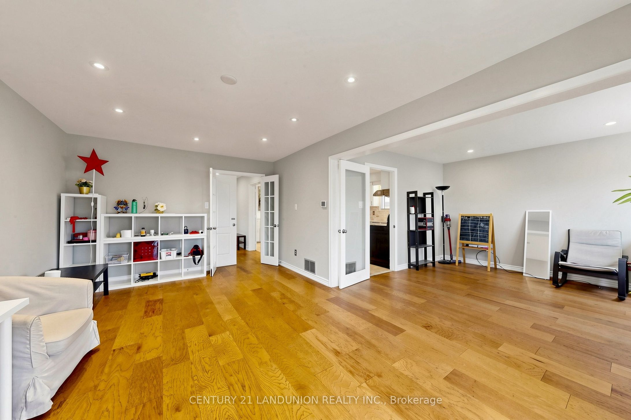329 Atha Avenue, Richmond Hill, ON L4C 6A8 photo 3