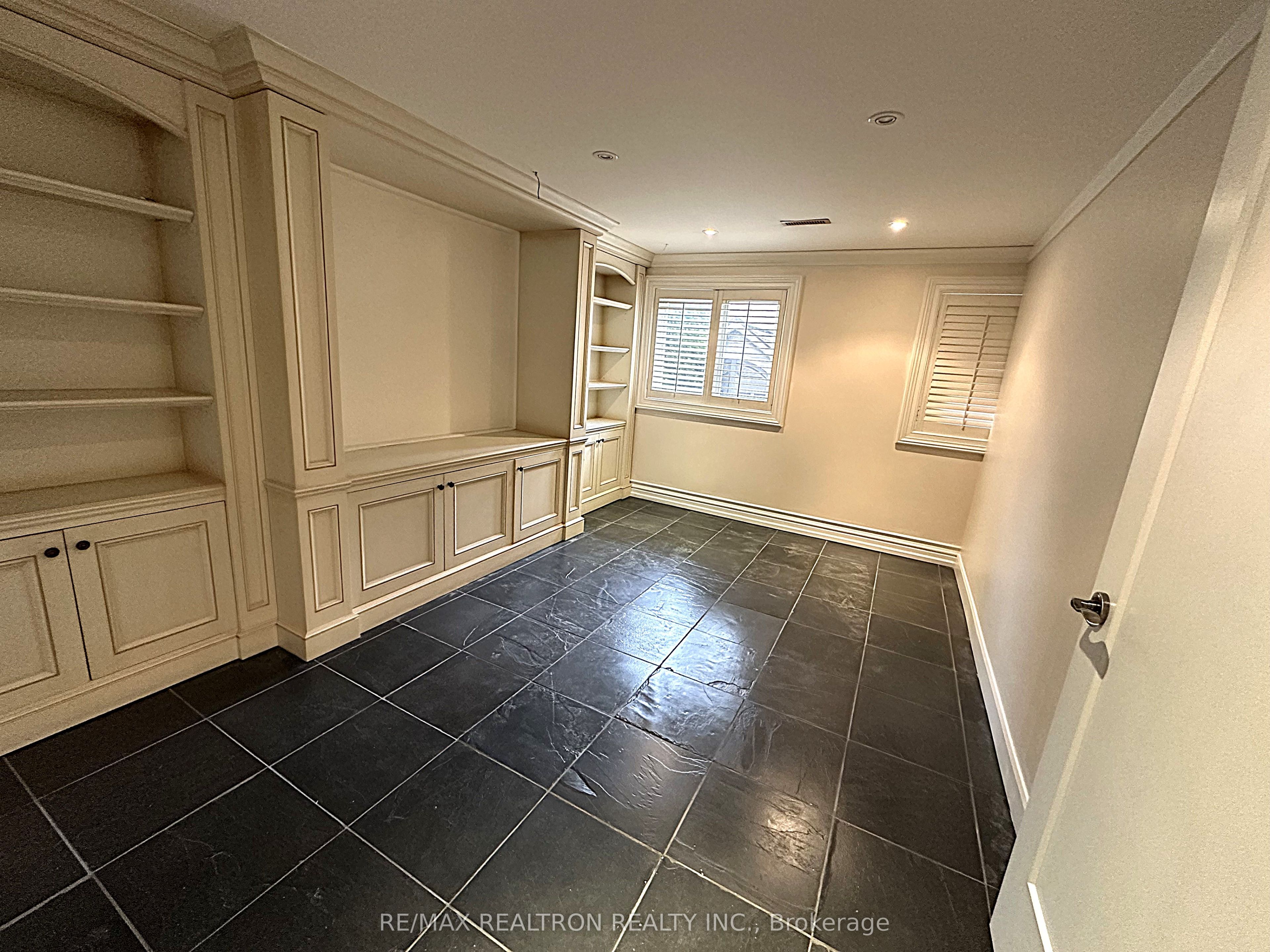 28 Gina Drive BSMNT, Vaughan, ON L6A 3X2 photo 2