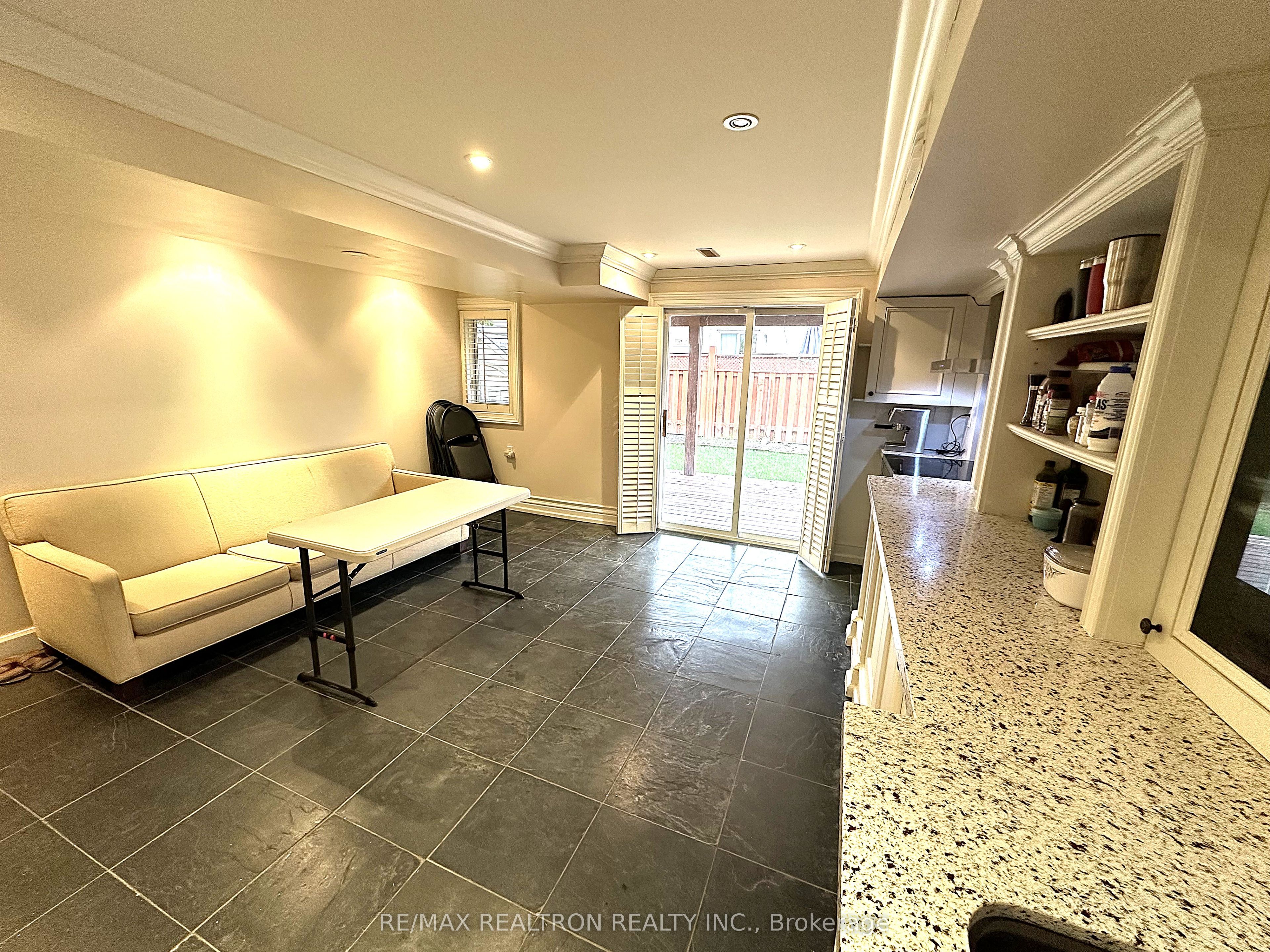 28 Gina Drive BSMNT, Vaughan, ON L6A 3X2 photo 3