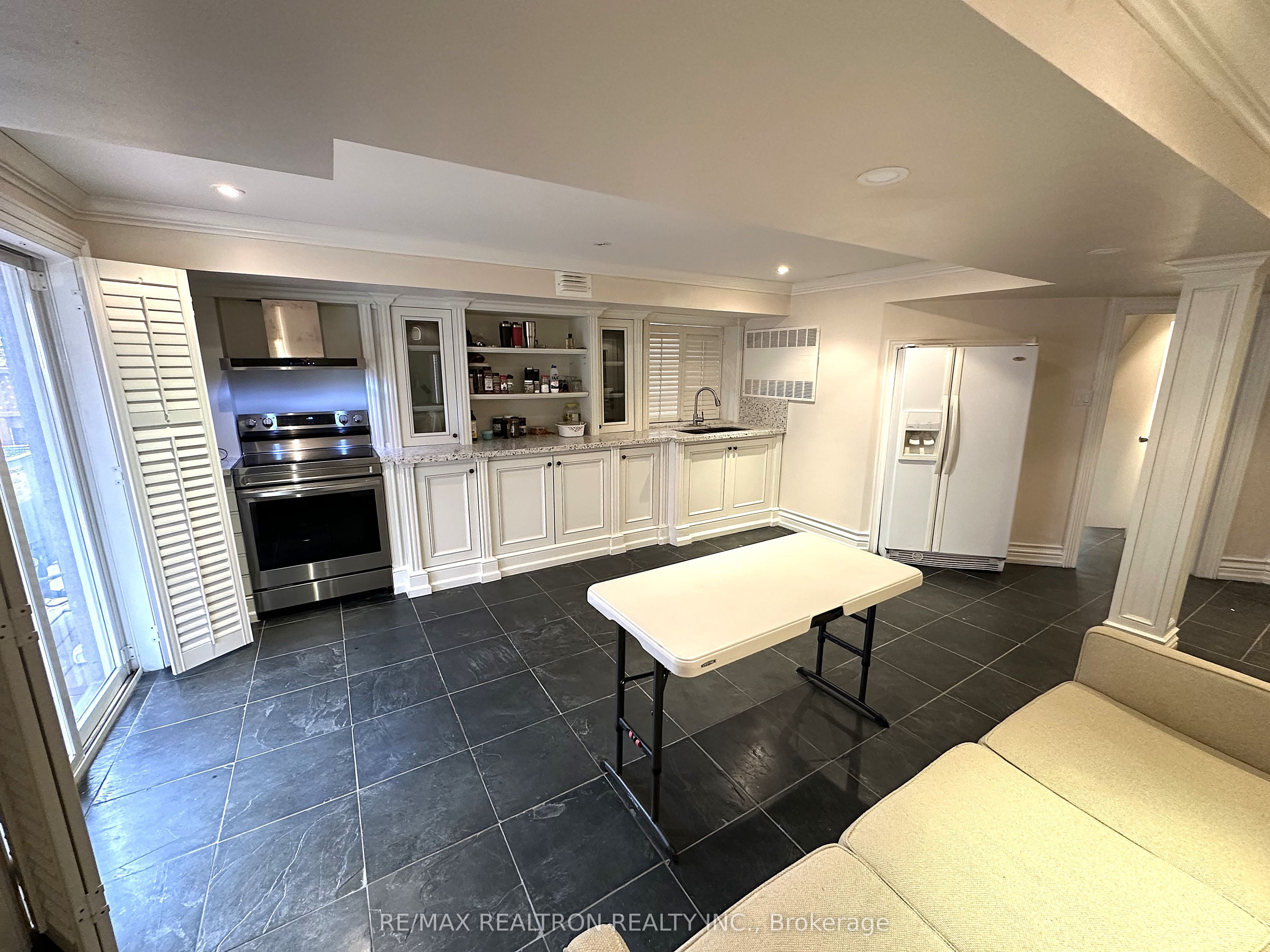 28 Gina Drive BSMNT, Vaughan, ON L6A 3X2 photo 4