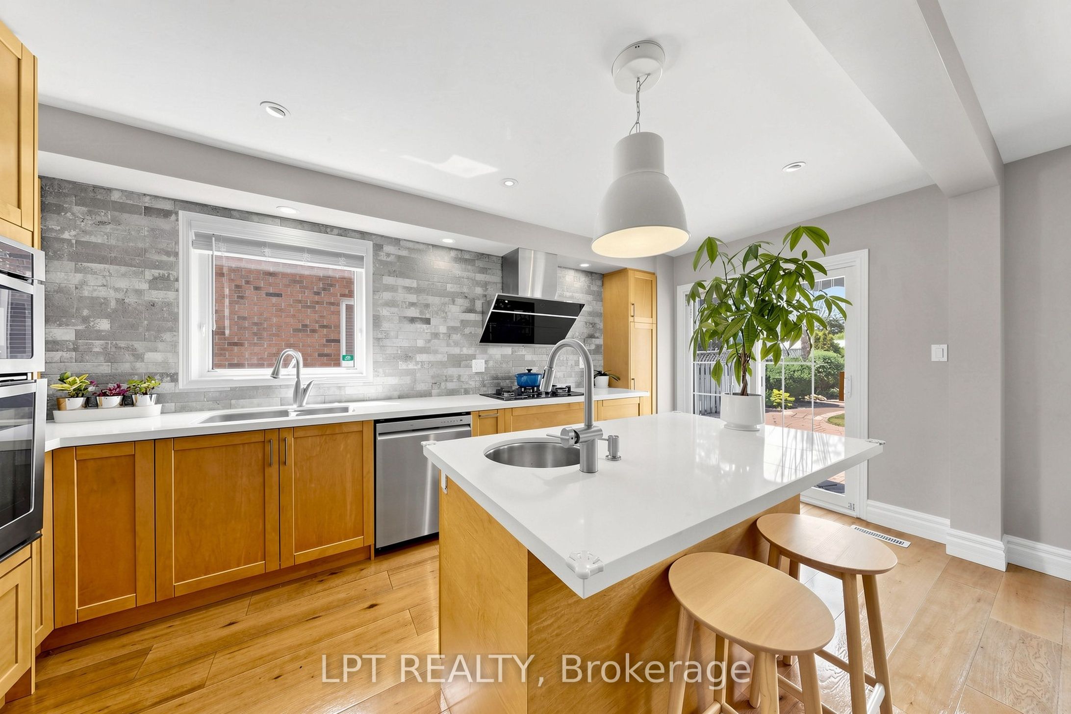 30 Pentland Crescent, Vaughan, ON L6A 1T5 photo 2