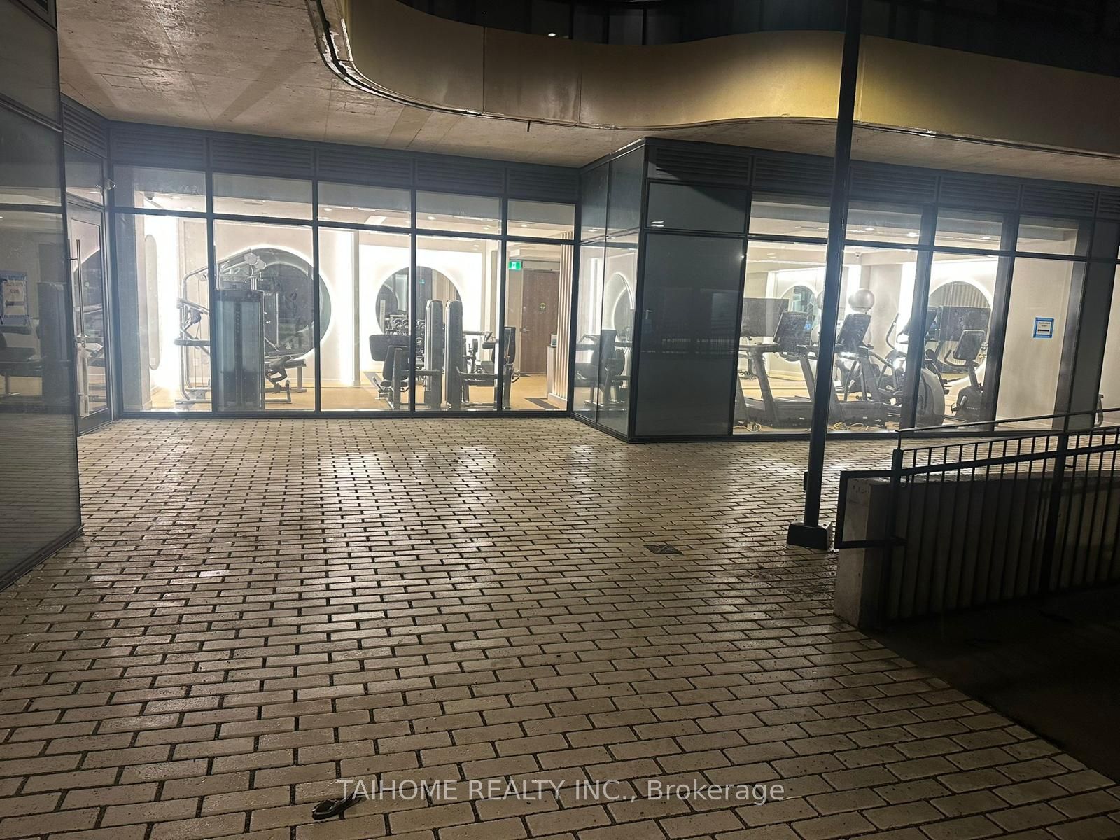 8188 YONGE Street E 412, Vaughan, ON L4J 0M2 photo 3