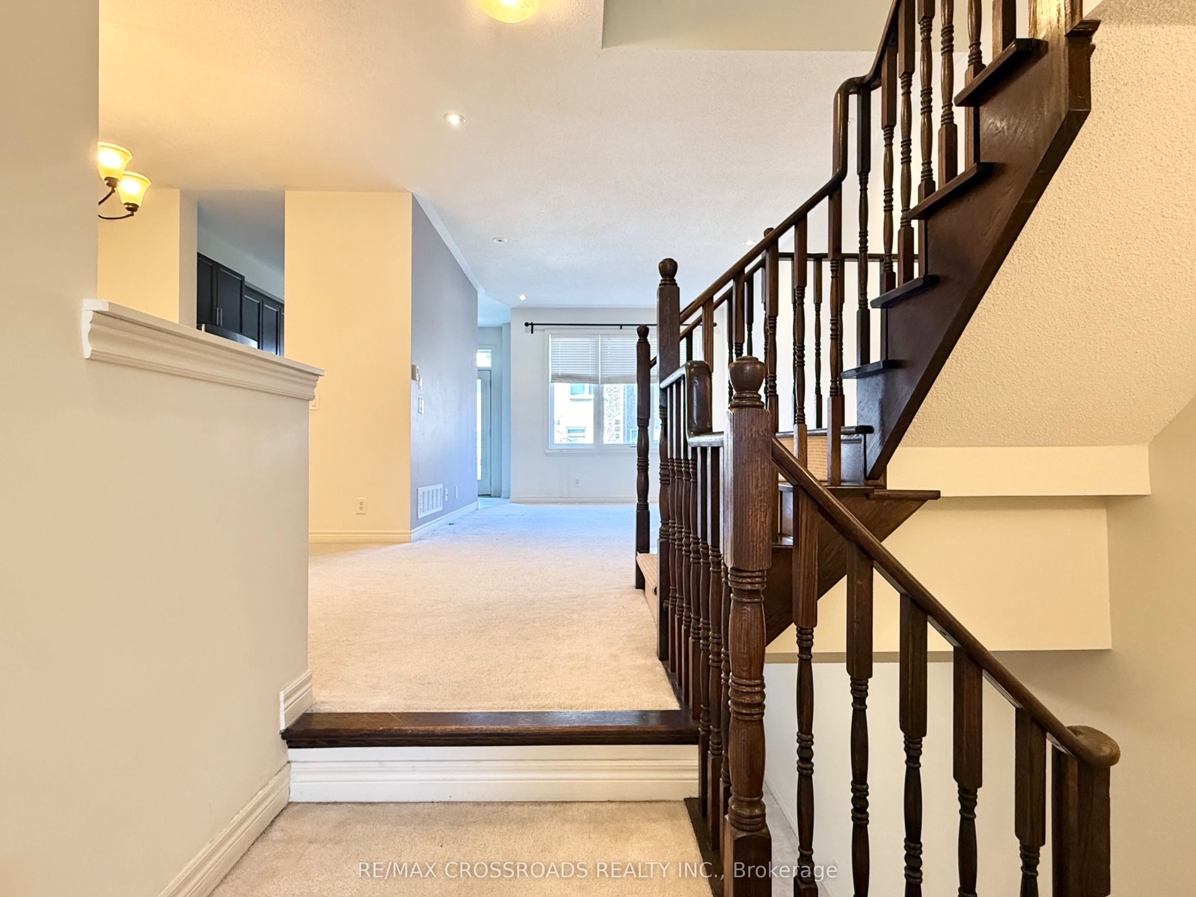 158 Harvest Hills Boulevard, Newmarket, ON L9N 0C1 photo 2